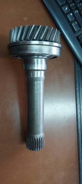 Wałek sprzęgłowy john deere L33123