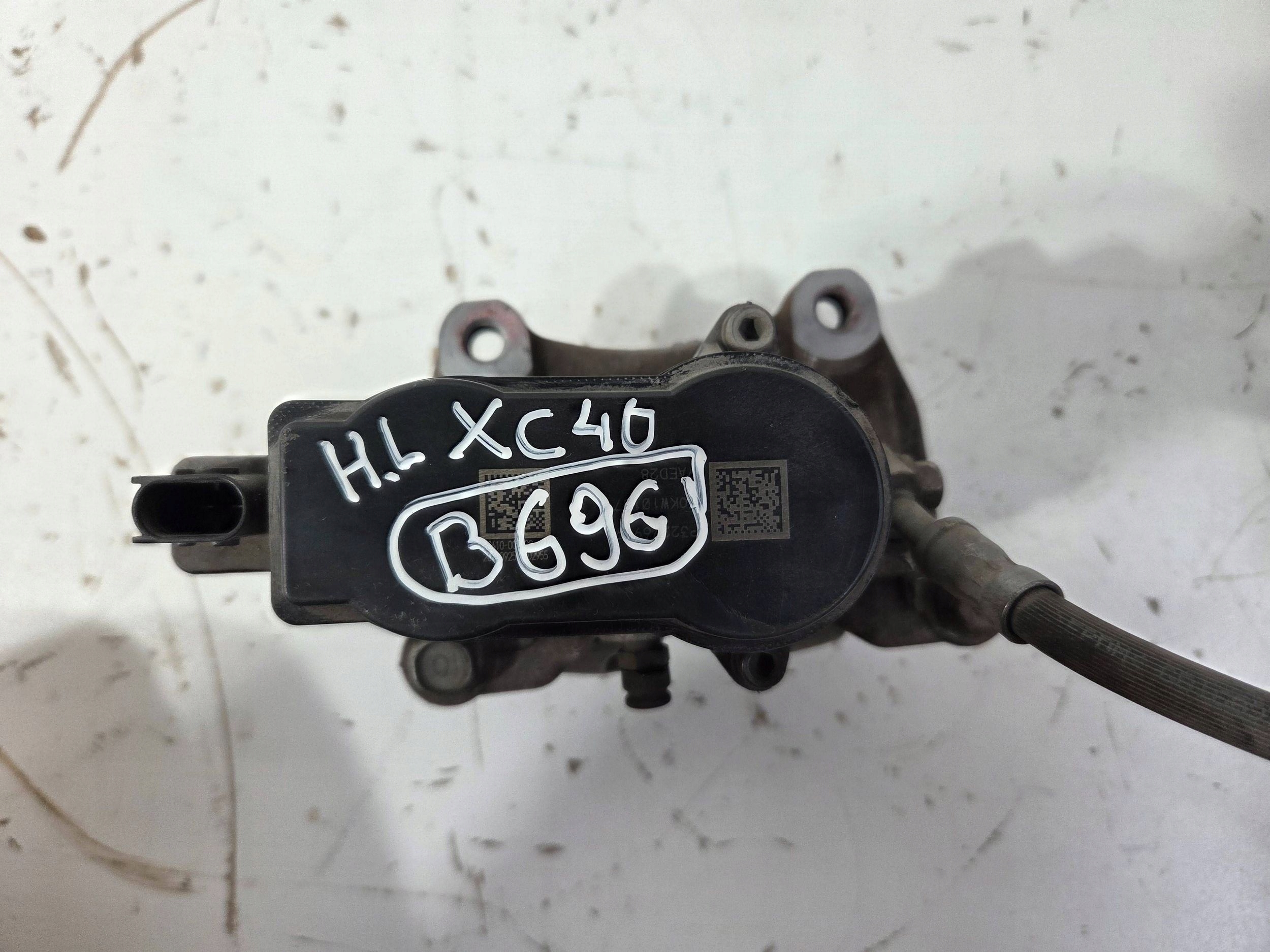 Volvo XC40 caliper brake rear left 31471183 (B696)