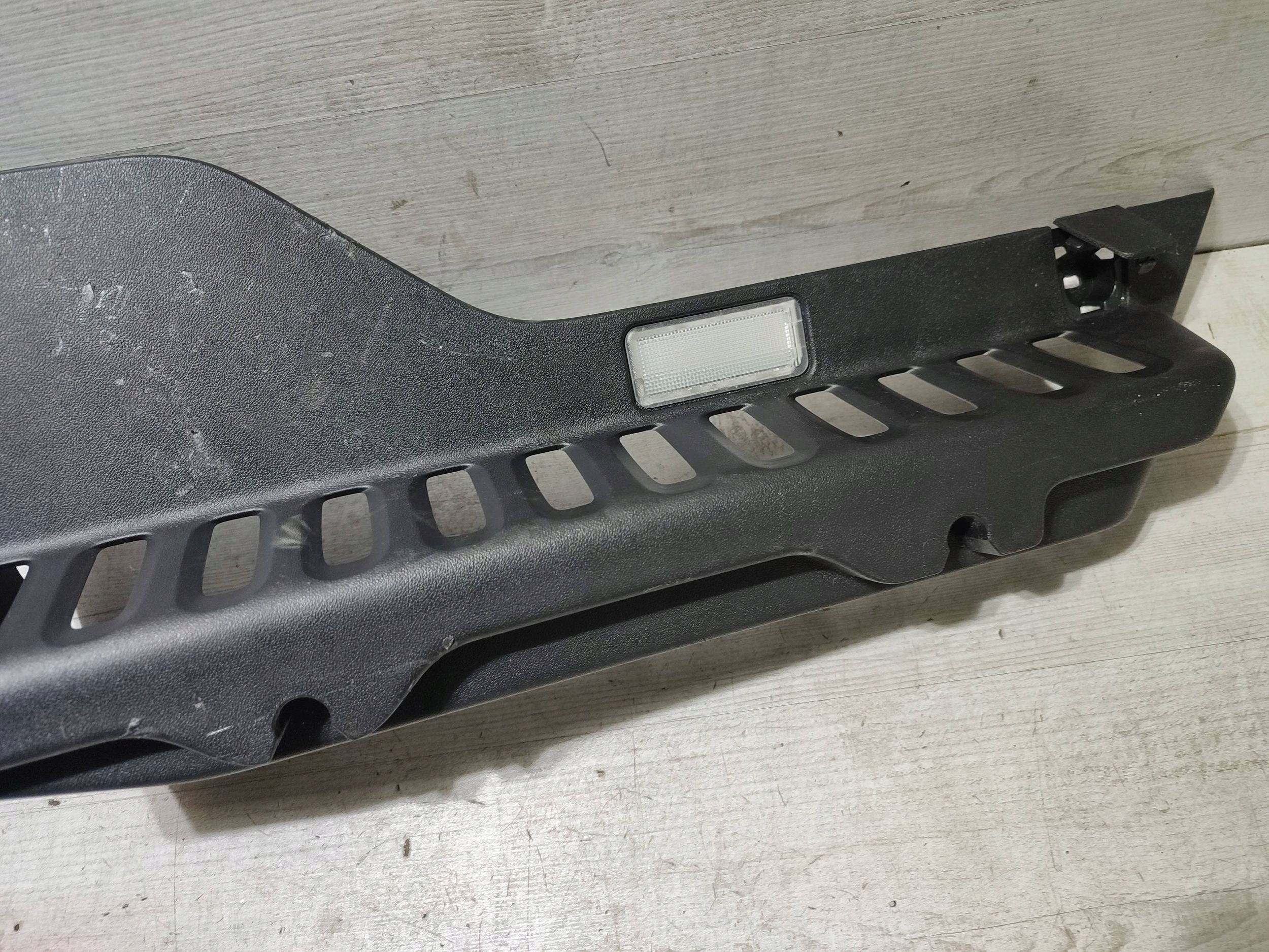 Peugeot 2008 and 2018 rear part side left boot upholstery rolety