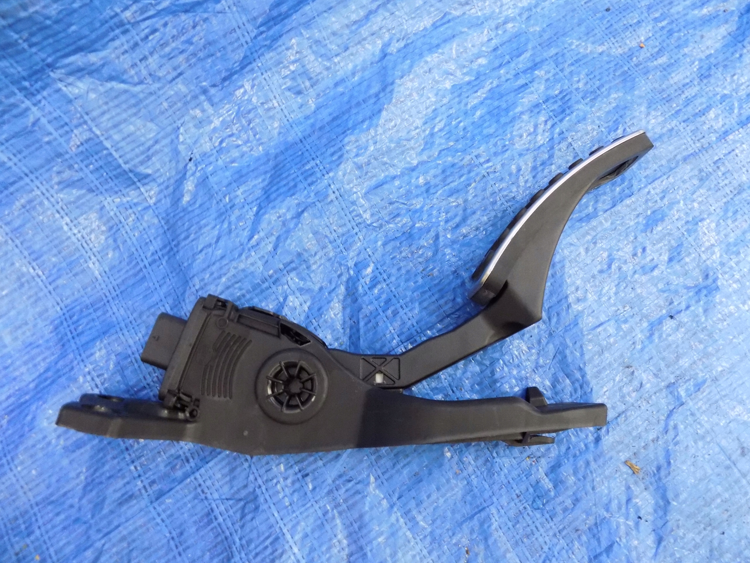accelerator pedal potentiometer MERCEDES ML W166 3,0CDI