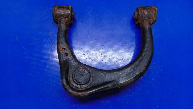 arm upper right front TOYOTA HILUX VII 05-16R