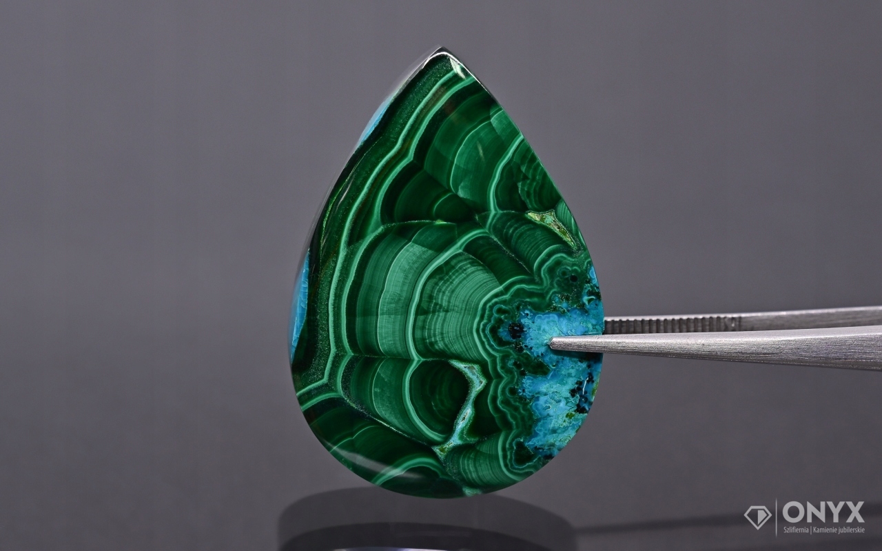 Chryzokola konvexní mělká slza 35x24,5 mm