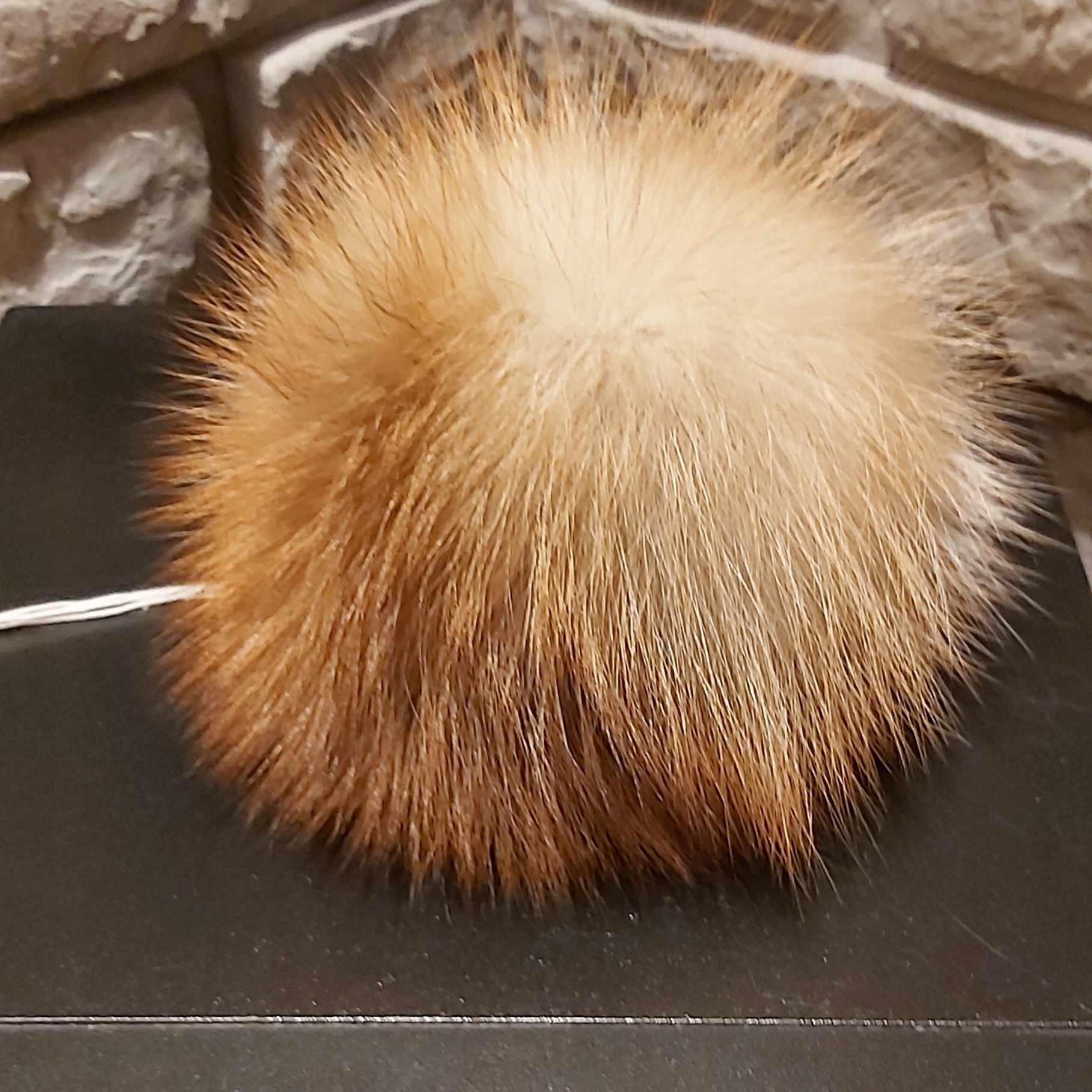 POMPON FUTRZANY DO CZAPKI Z LISA NATURALNEGO 12CM