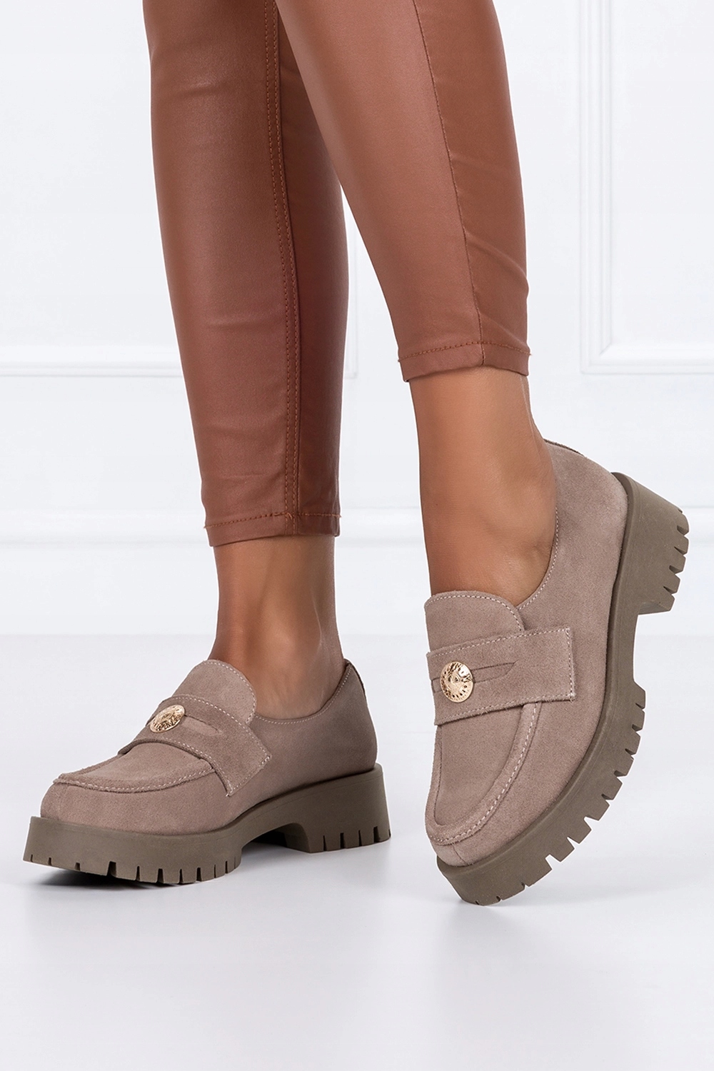 LEKKIE MOKASYNY PÓŁBUTY SKÓRZANE DAMSKIE NA PLATFORMIE ZE ZŁOTĄ OZDOBĄ r 37 Marka Casu