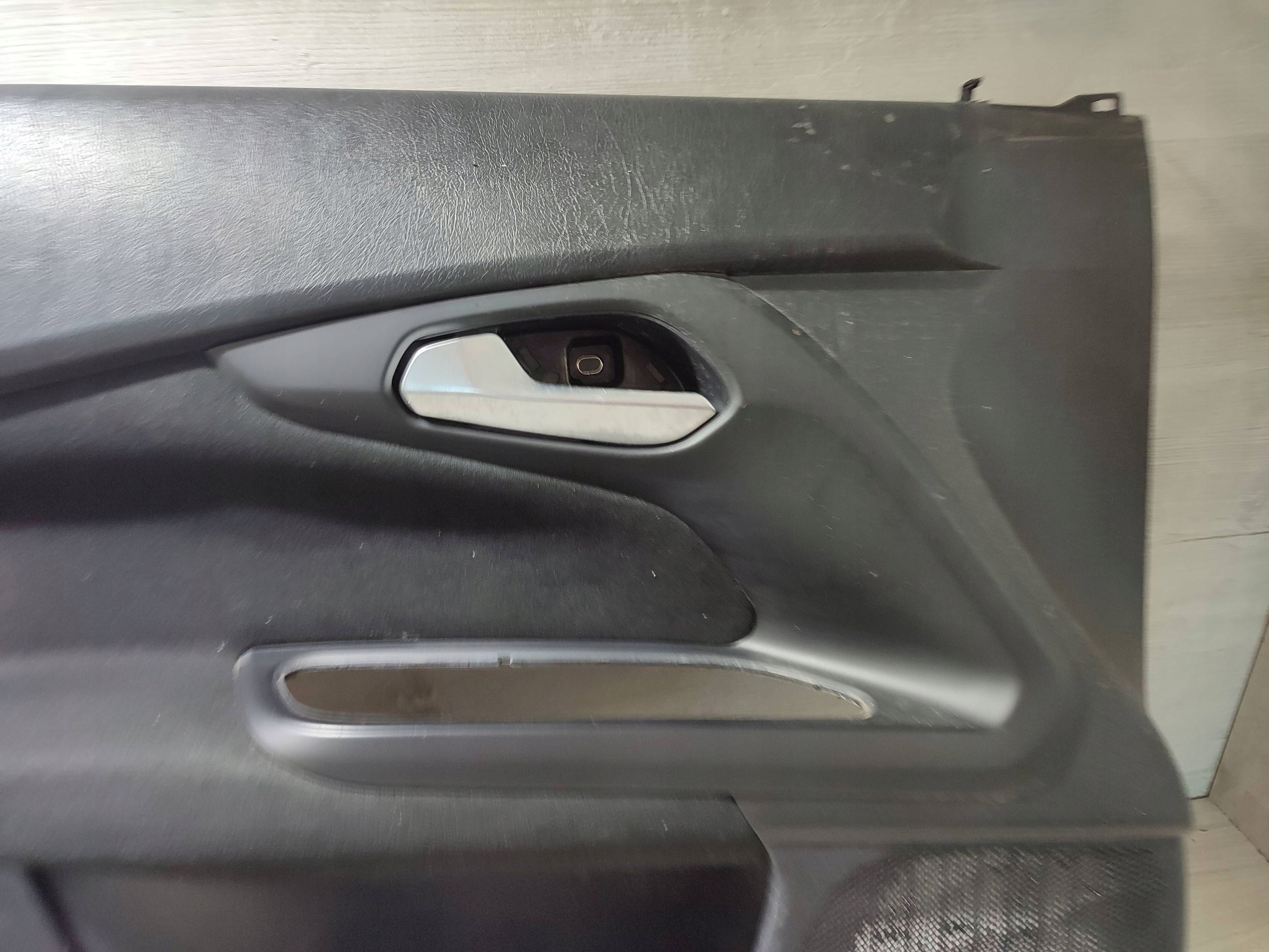 Fiat Tipo 2018 front side left side / side door przednich