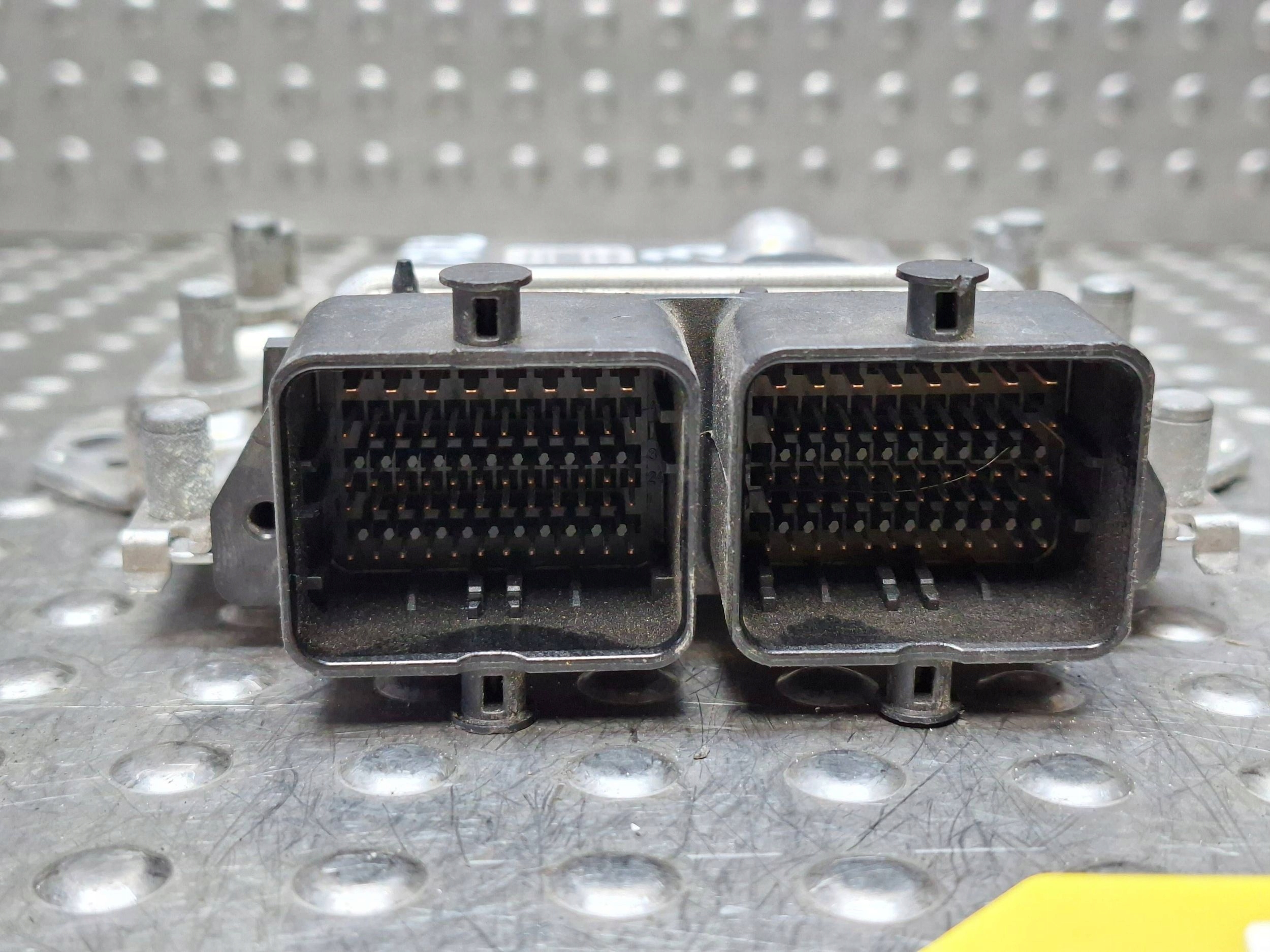 control unit computer of the engine SUZUKI SWIFT MK7 10- 17 1.2i
