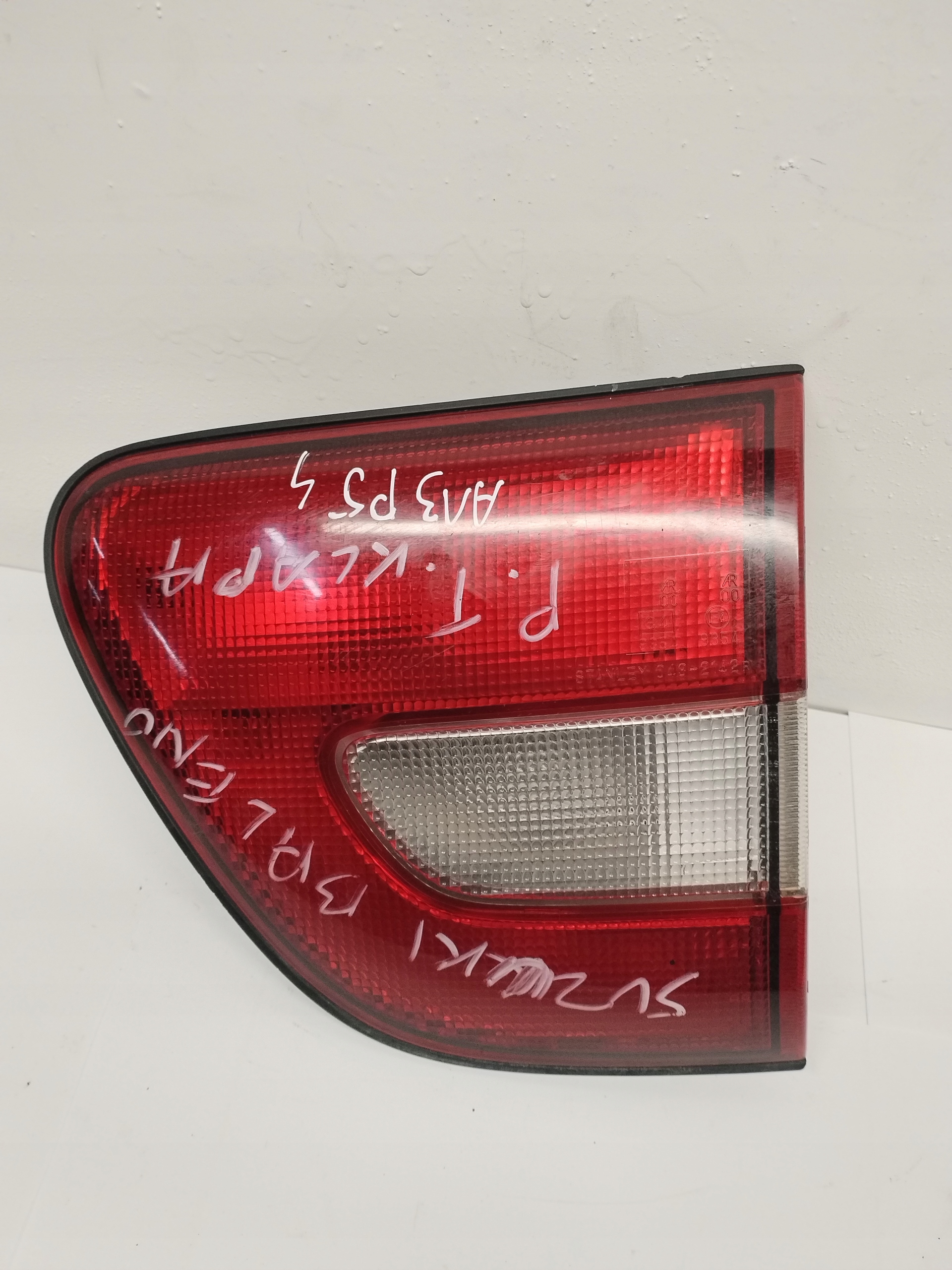 light rear right to the bonnet boot Suzuki Baleno 0432142