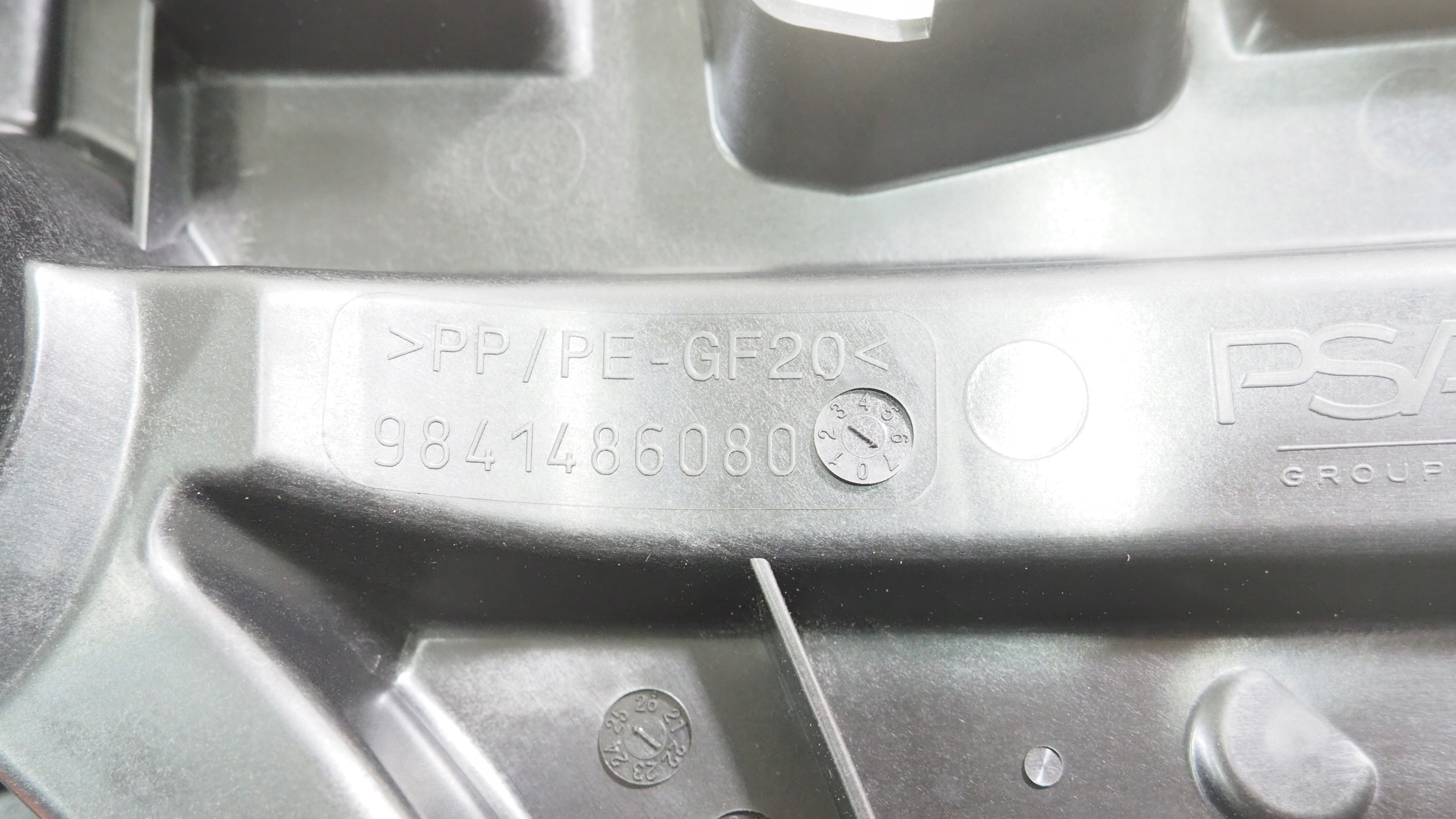 Opel Astra VI L Kombi bumper bracket right rear part 9841486080