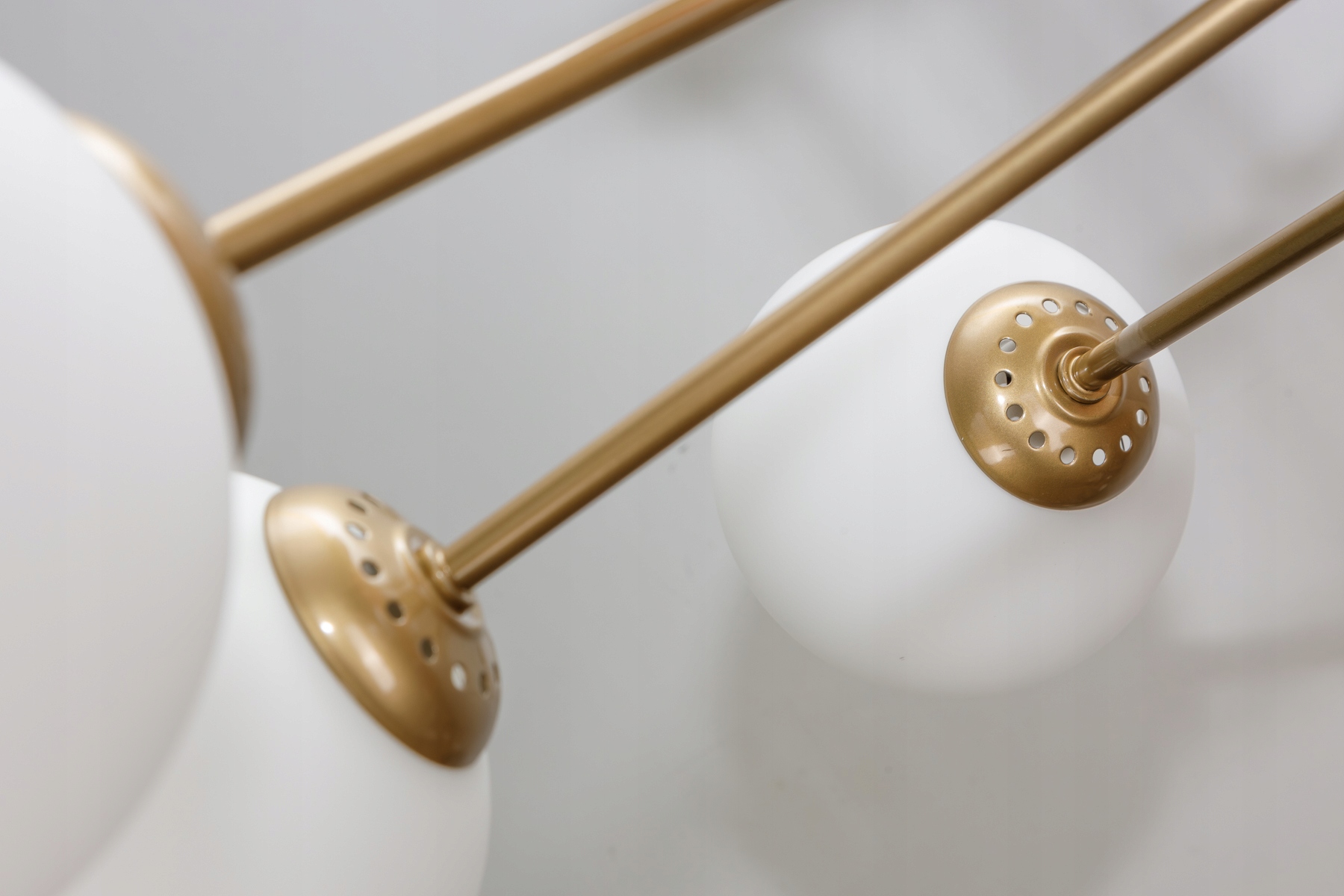 NOWOCZESNA LAMPA SUFITOWA PLAFON ŻYRANDOL ZŁOTA BIAŁE KULE LOFT LED Marka Glimex