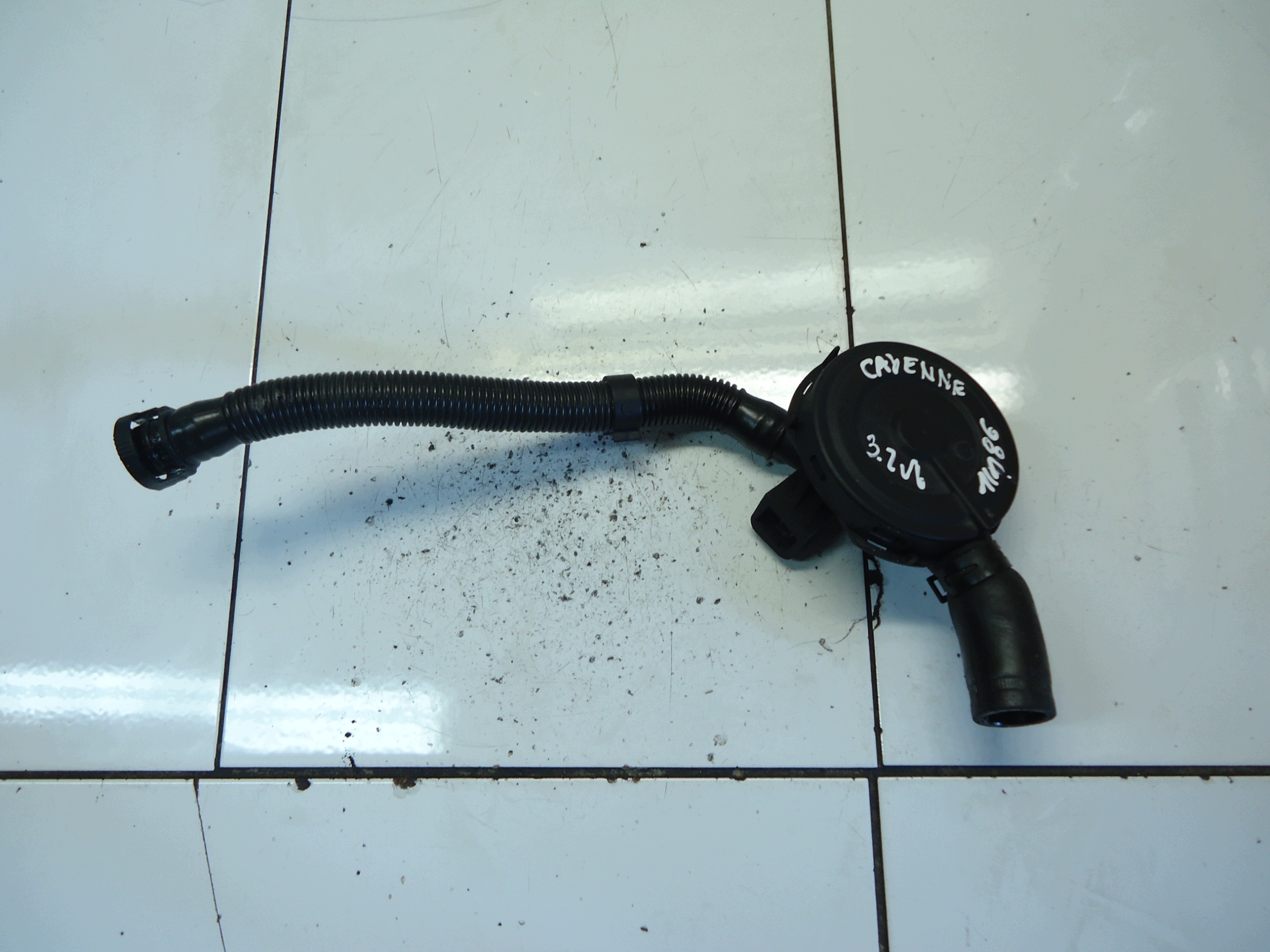 PORSCHE CAYENNE 3.2 V6 VR6 BFD crankcase breather 022103765B
