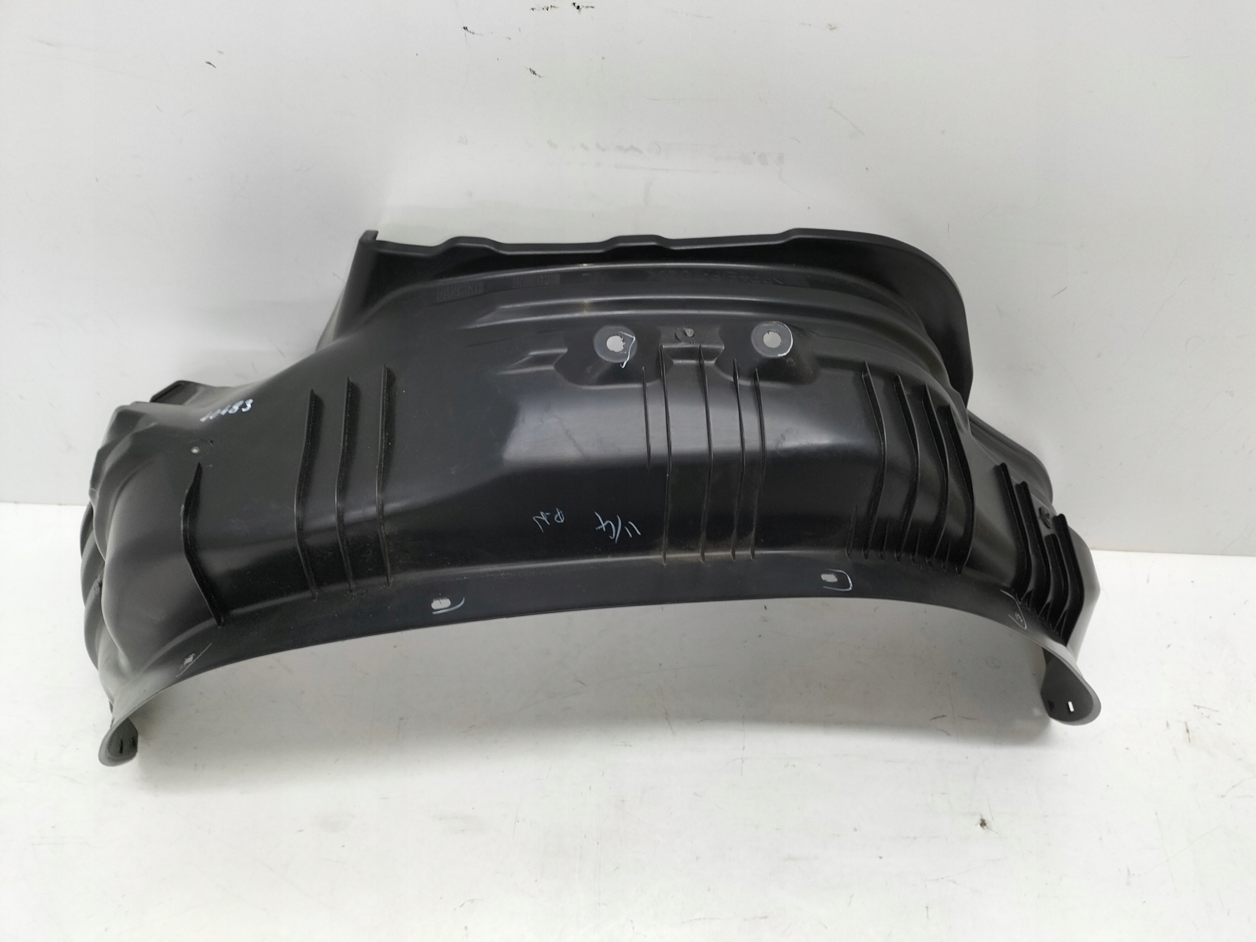 mudguard rear. rear part left TOYOTA HILUX VIII 15