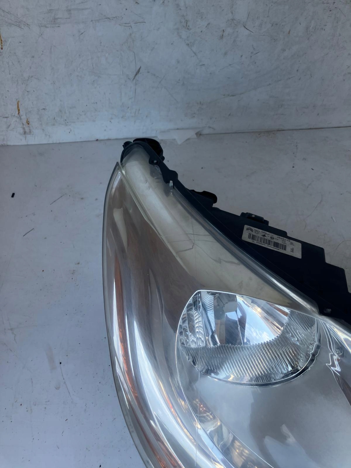 light right front CITROEN C4 II B7 9687304480