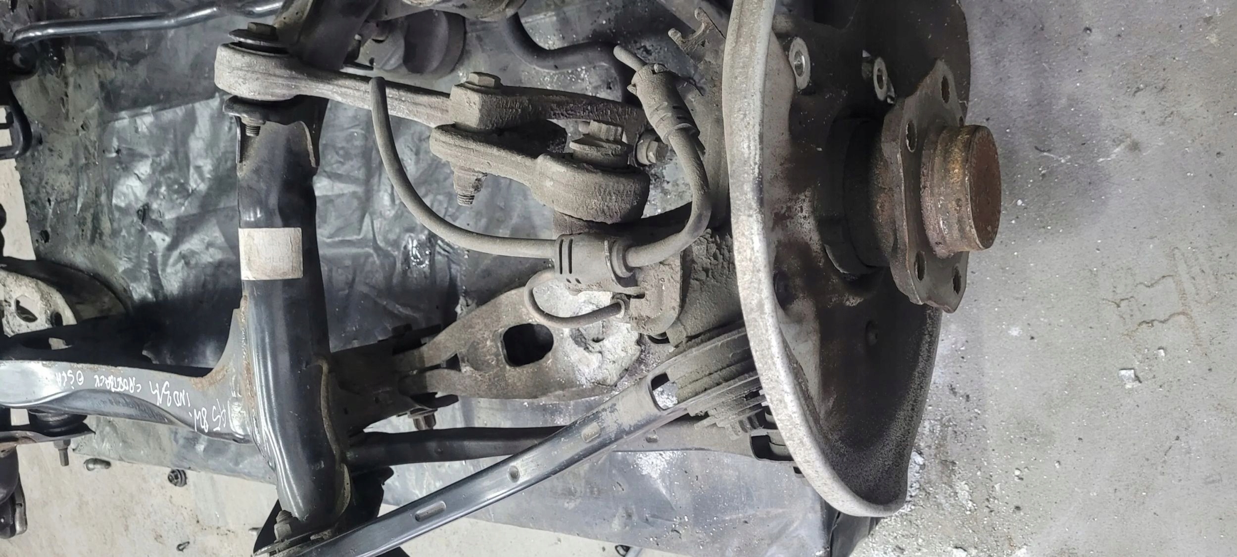 A5 8W Балка подвески зад подрамник 8W0505235AG A4 B9