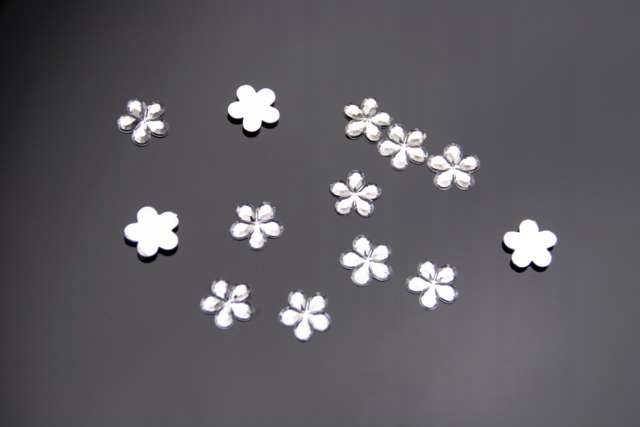 Dżety w kształcie kwiatka, srebrny, 1cm, 1op.
