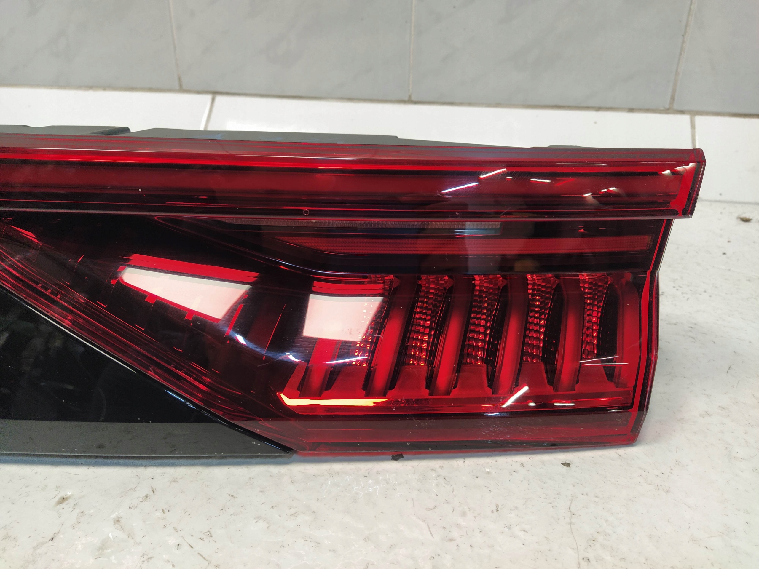 AUDI Q8 4M8 light lights rear part rear cap bonnet