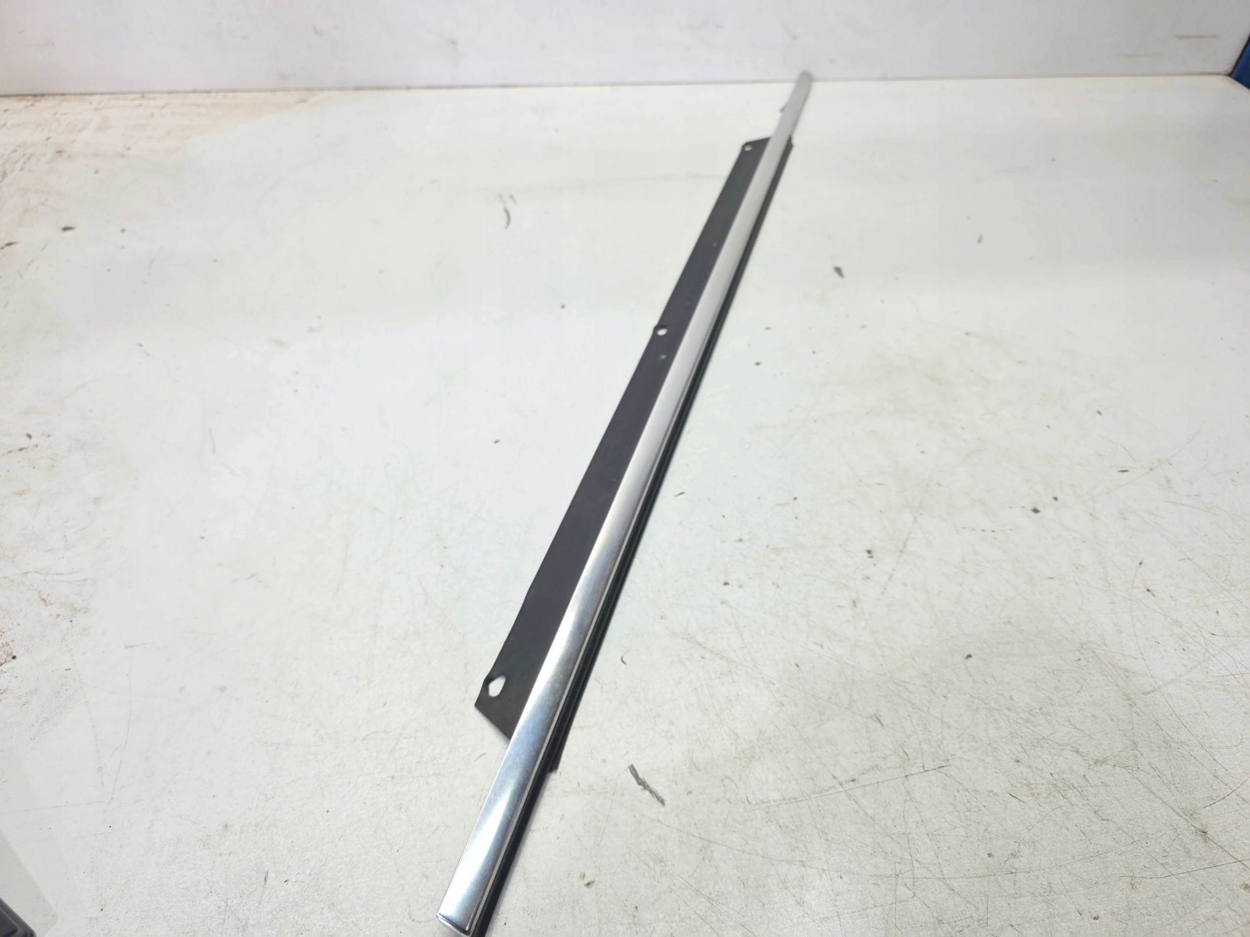 moulding CHROM windows door left front AUDI Q7 4L 4L0853283A