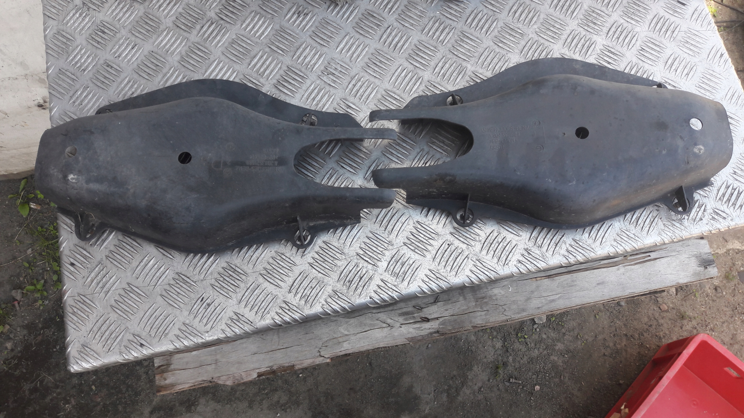 MERECDES W204 cover arms left or right rear part