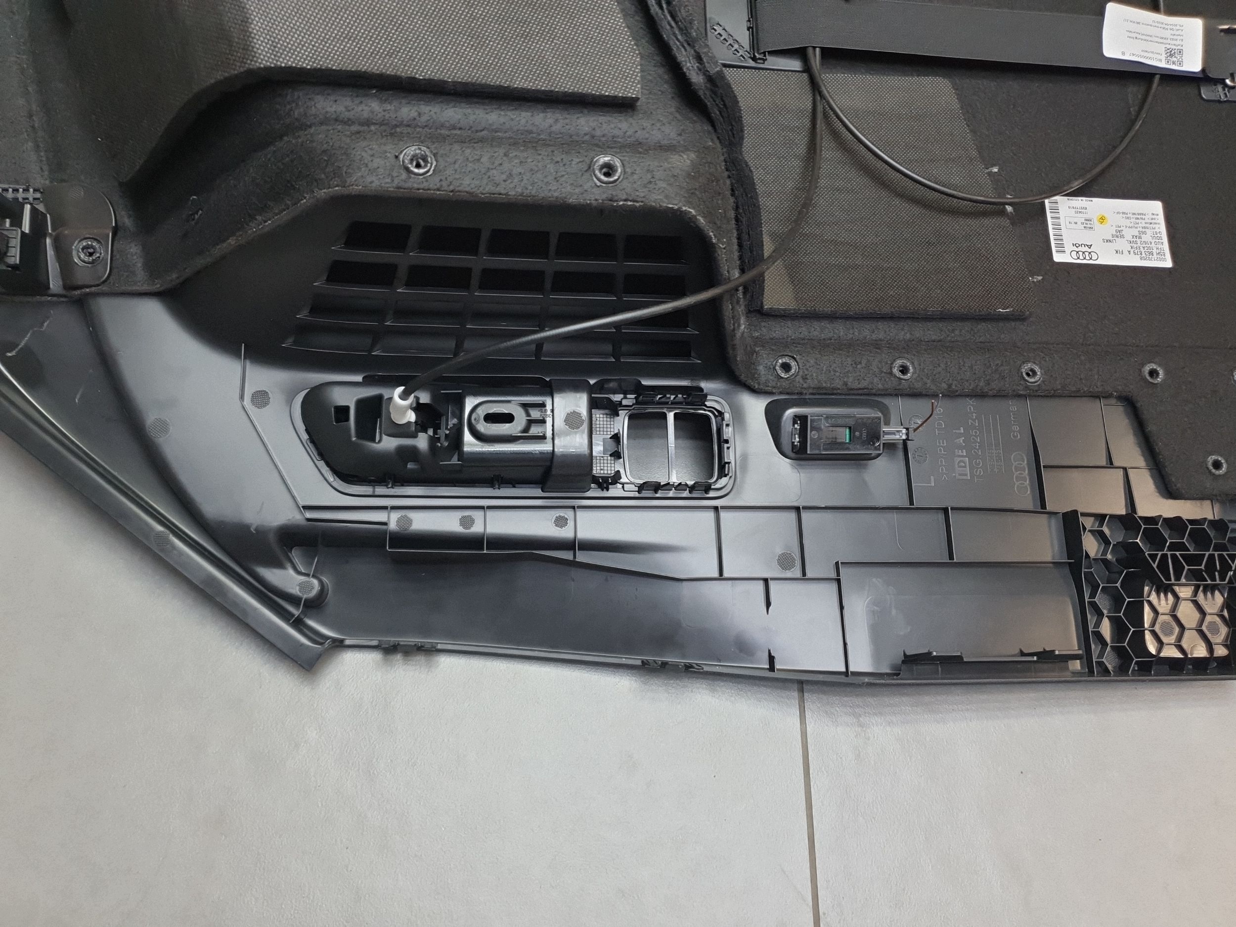 Audi SQ6 e-tron boot upholstery left rear part 85H863879A