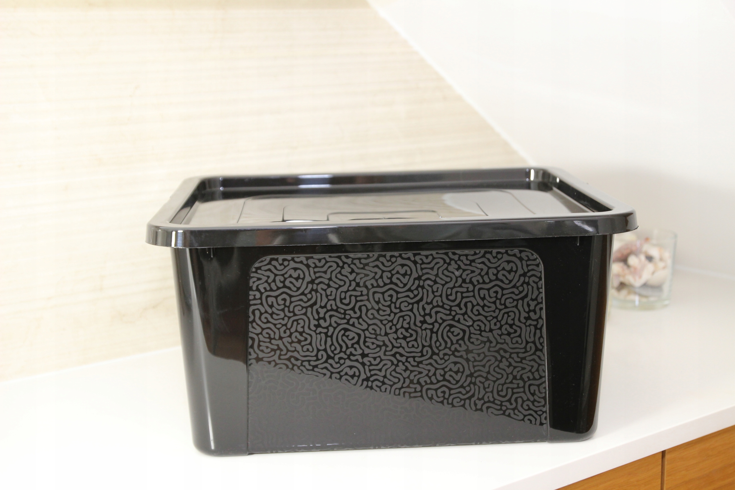 Pojemnik plastikowy 20 l czarna z pokrywą zamykany praktyczny box