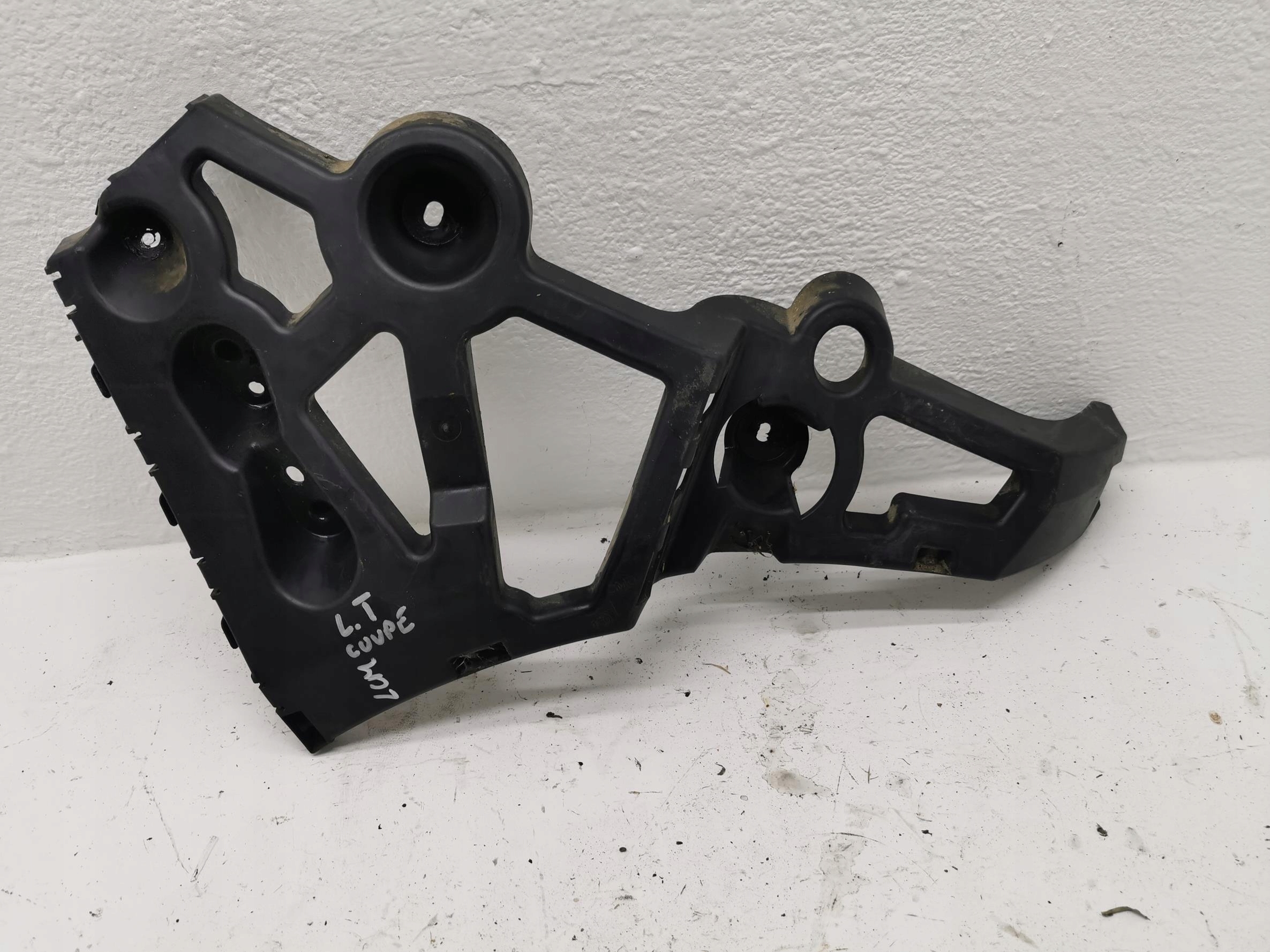 bumper bracket left rear part RENAULT MEGANE III COUPE 850450010R
