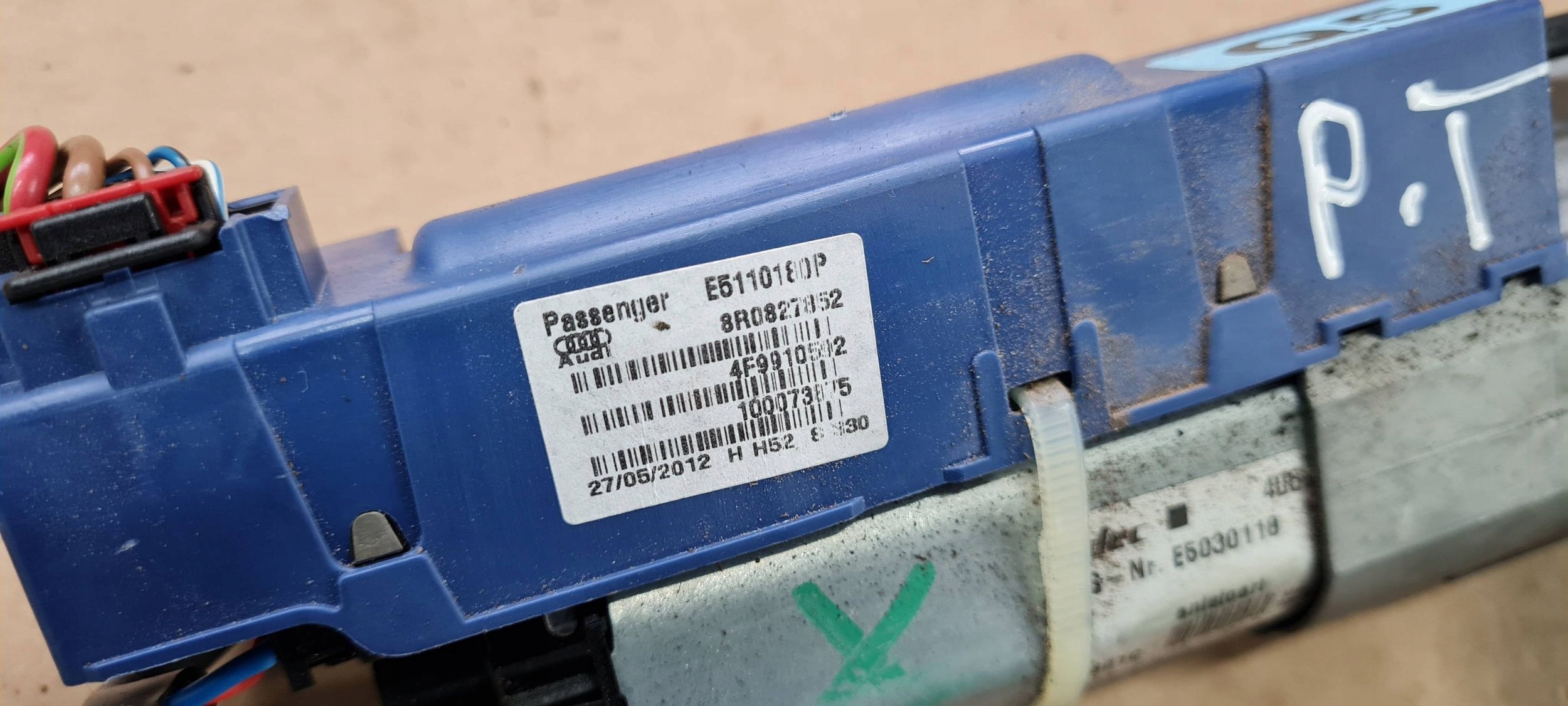SQ5 8R Q5 LIFT damper electrical bonnet boot right 8R0827852B