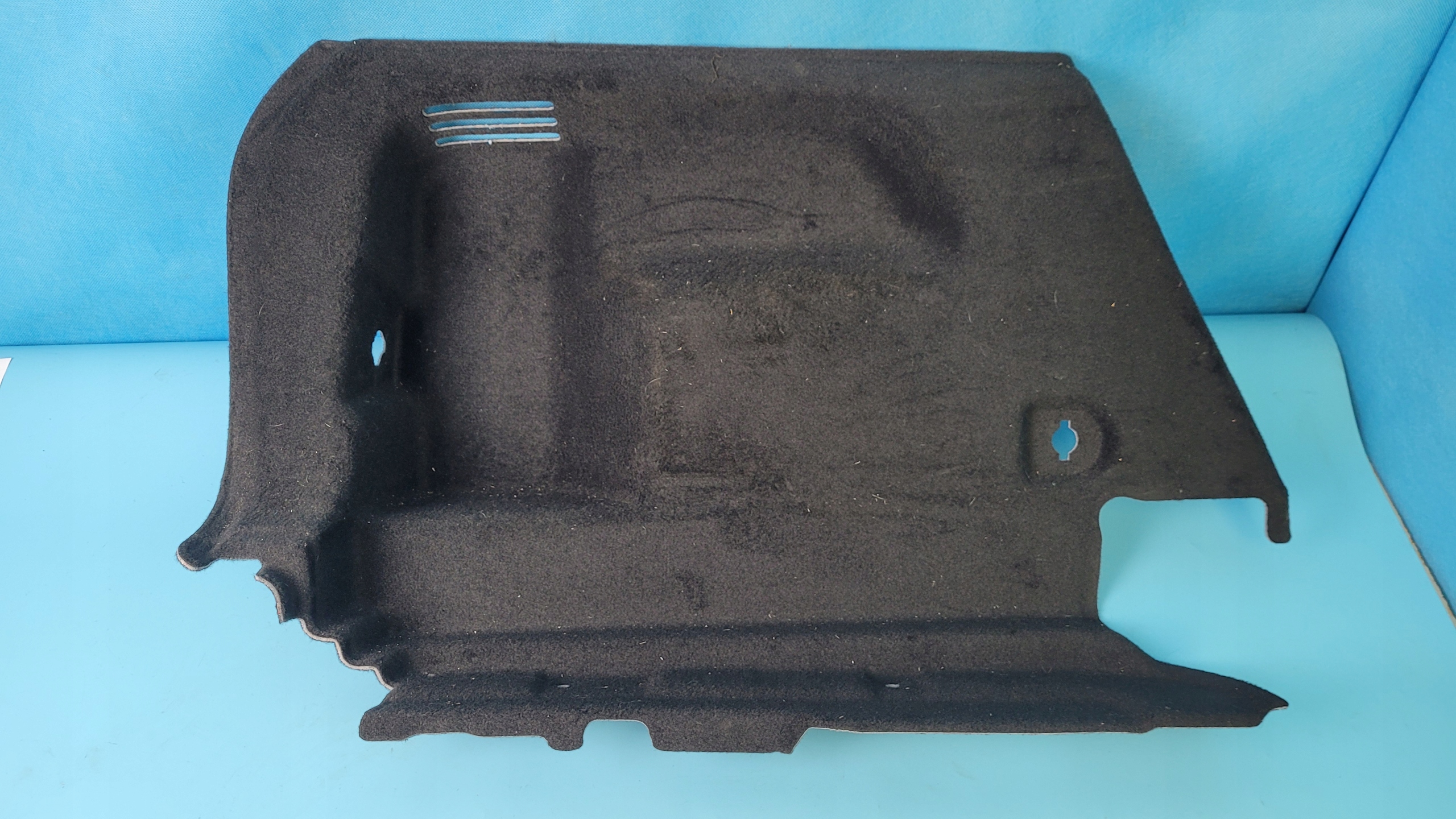 W247 B220 19R бекон багажник левый A2476900700