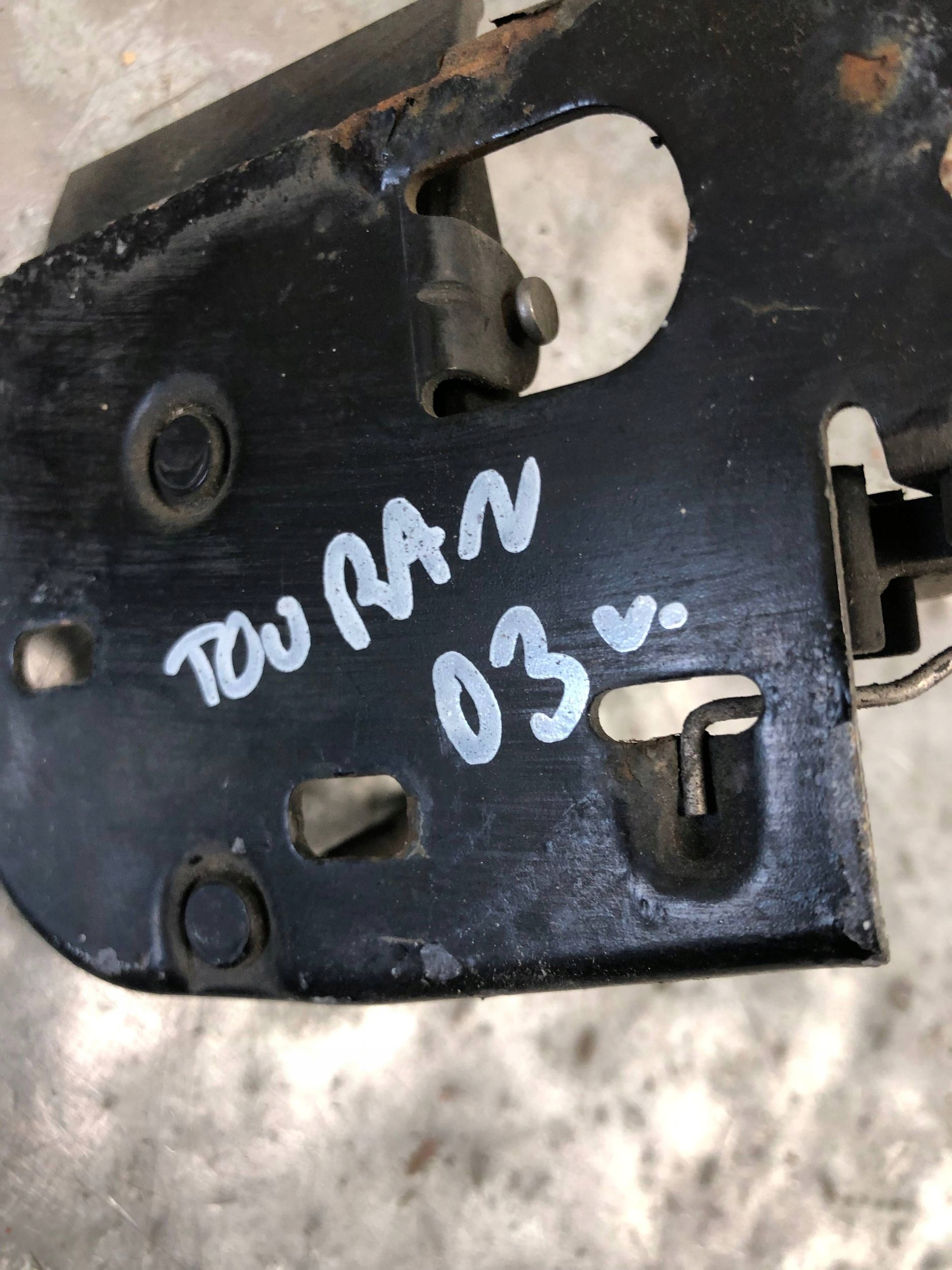 lock RYGIEL bonnets VW TOURAN and 1T0823480A