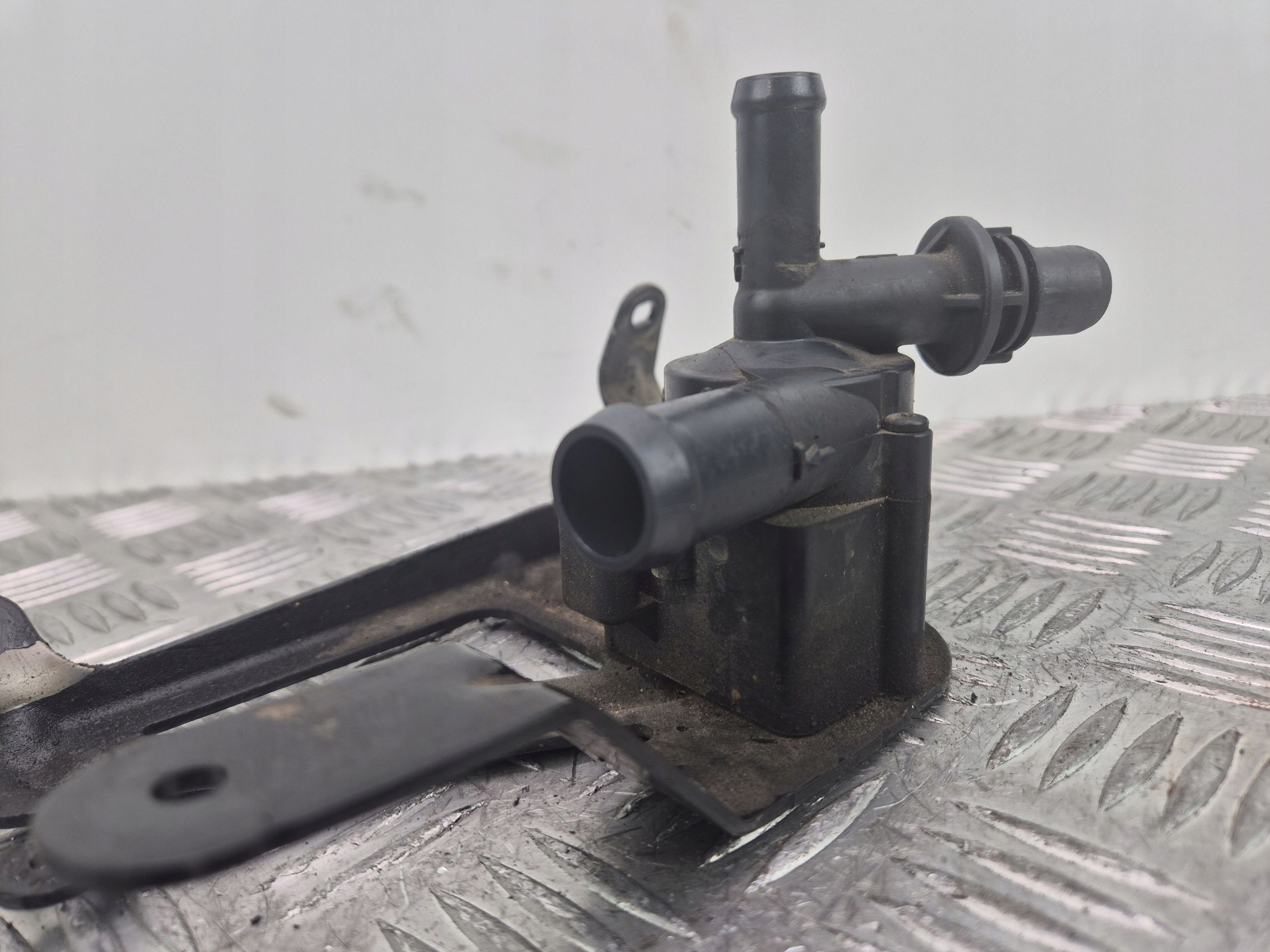 supplementary water pump BMW 3 E90 E91 335i N54 18818211