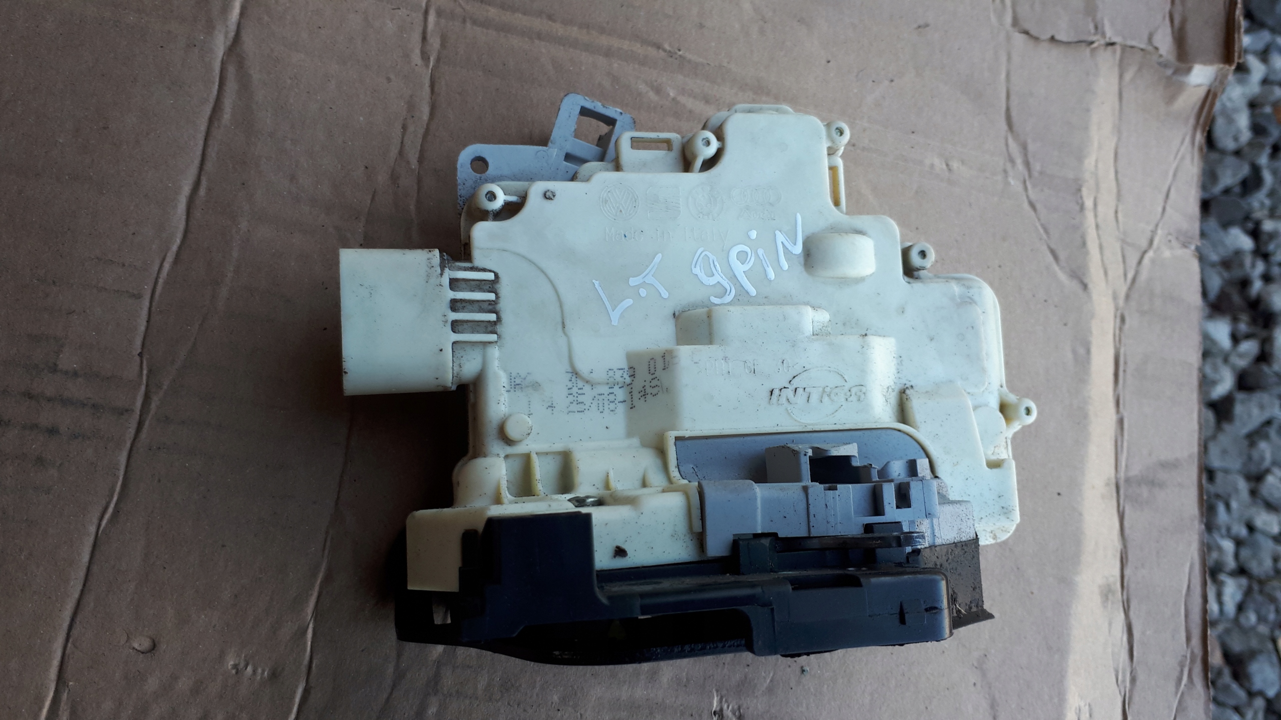 Q7 4L lock door left rear part 9 PIN 3C4839015C