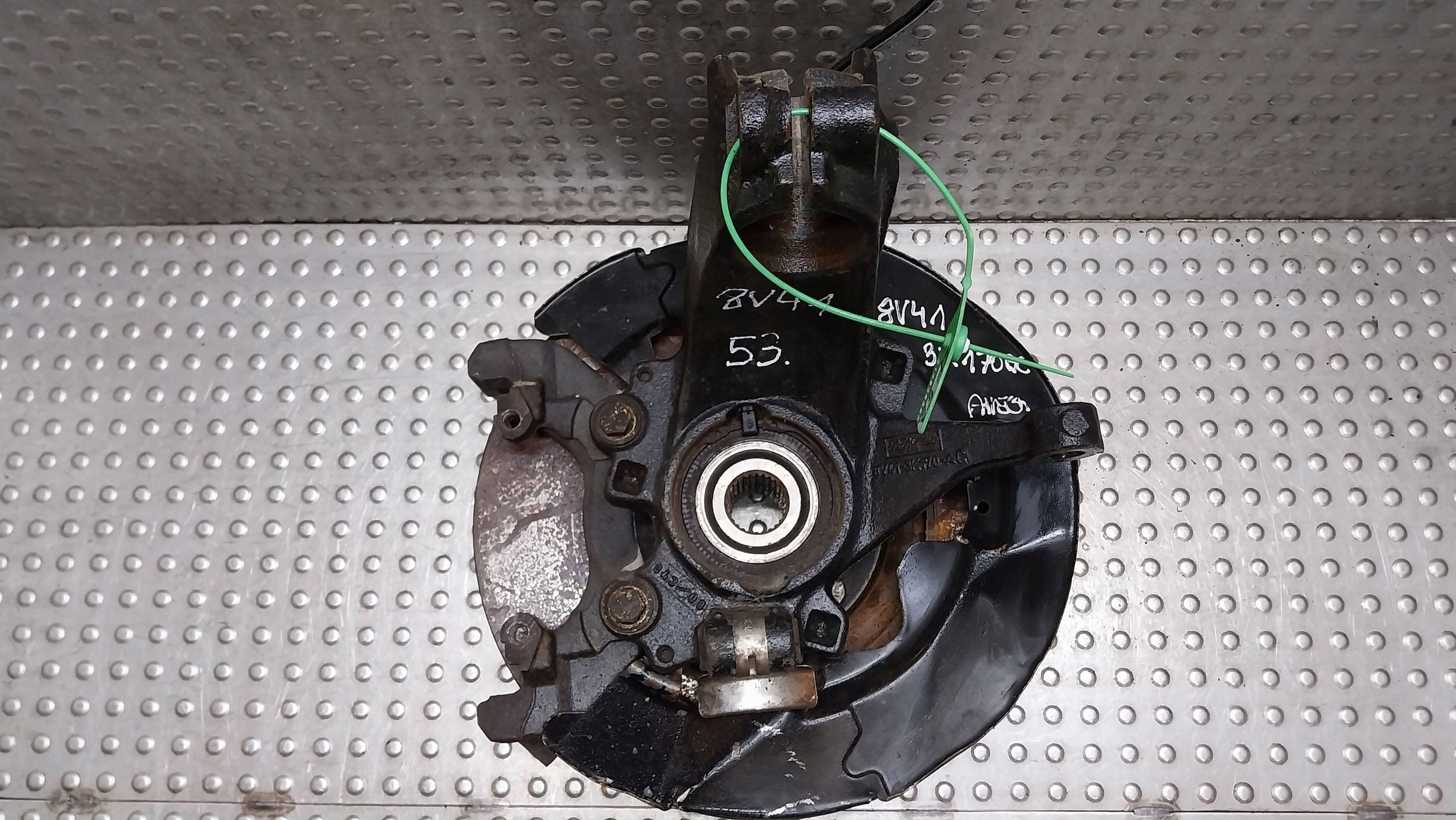 otoč čepu pravý předek 8V41-3K170-AC FORD KUGA MK1