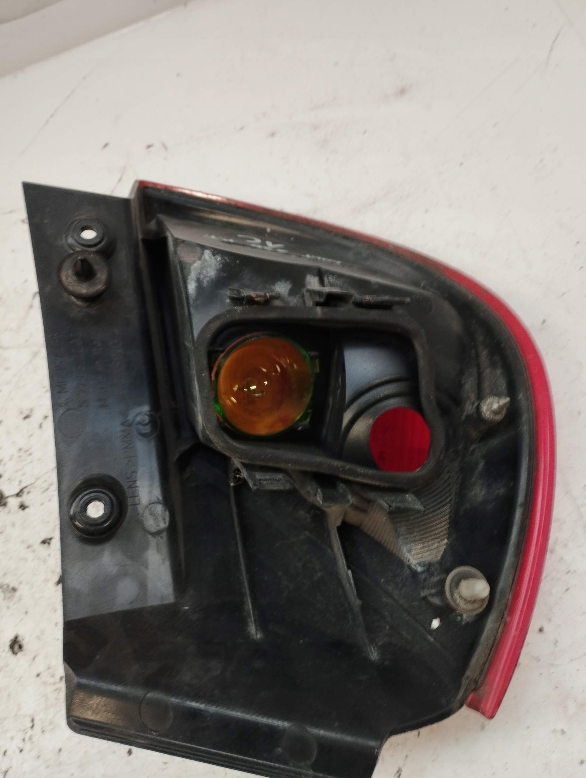 фонарь правый mitsubishi Colt Z30 2004-2012 MR957366 оригинал