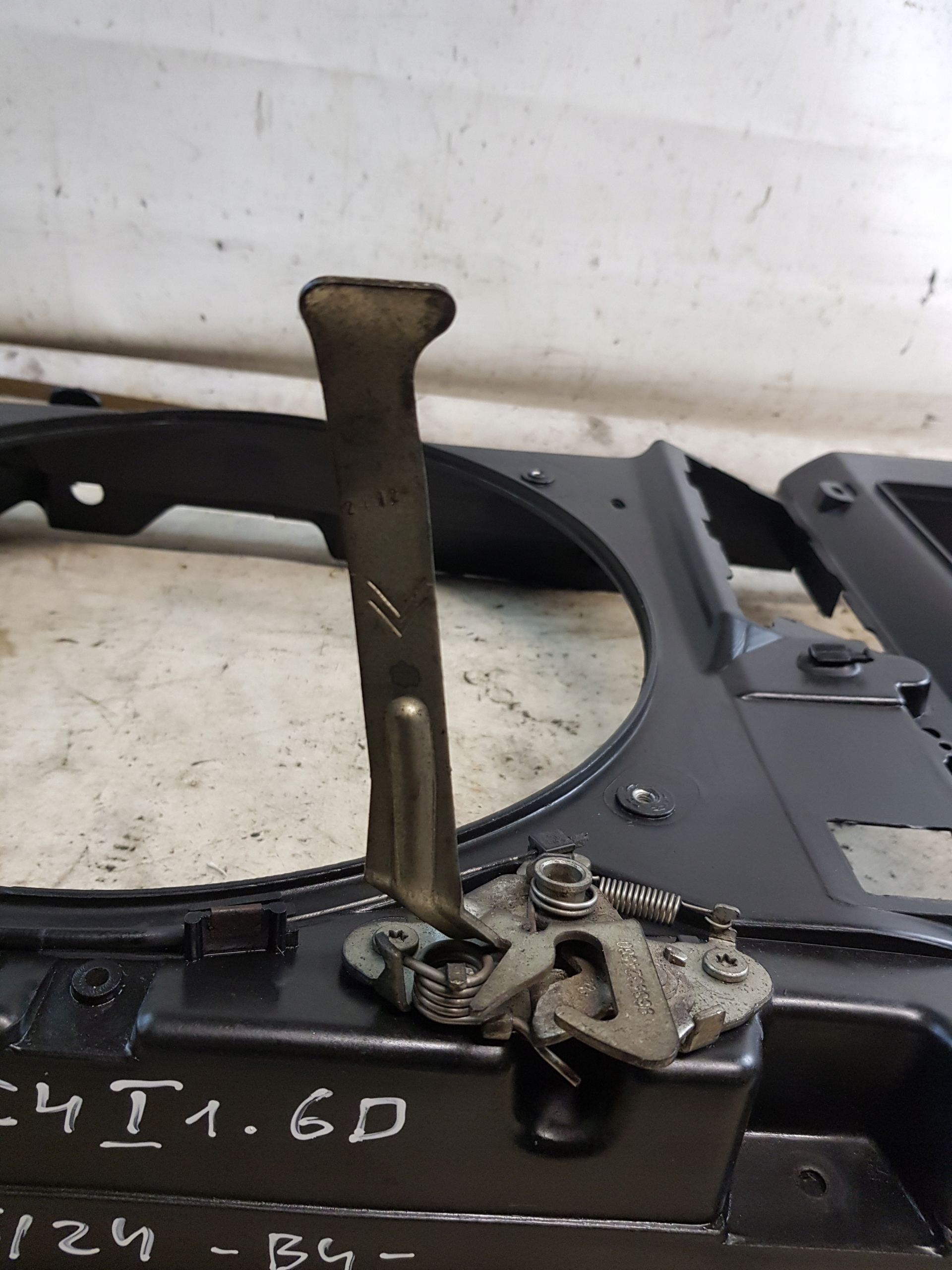CITROEN C4 and support panel for radiators pillar + bonnet latch lock