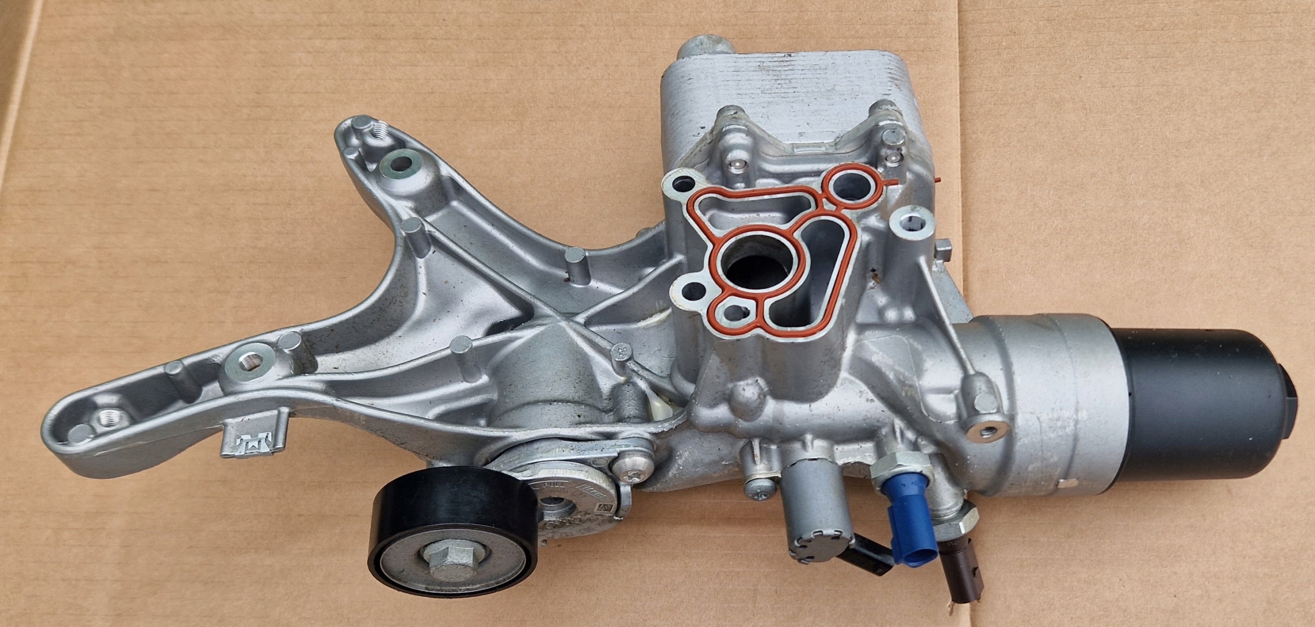 PODSTAWA FILTRA OLEJU 06K903143 06K903143D ORYGNAŁ