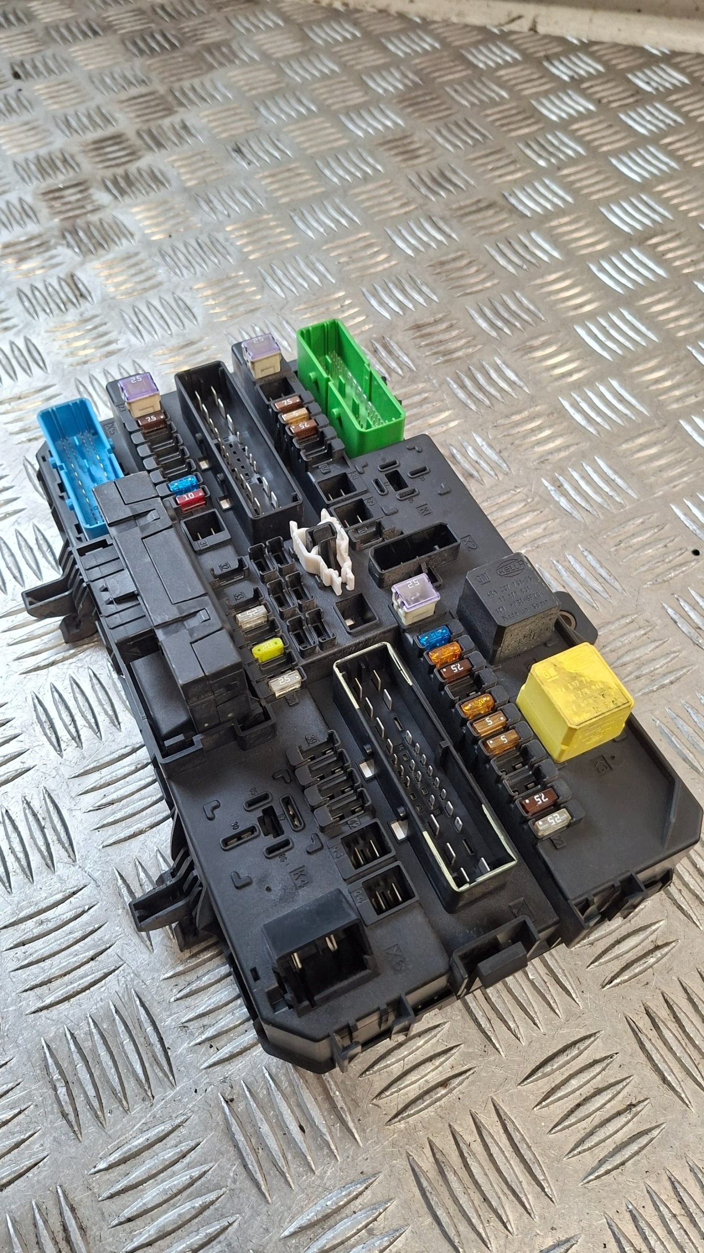 fuse box OPEL ASTRA H 1.7CDTI