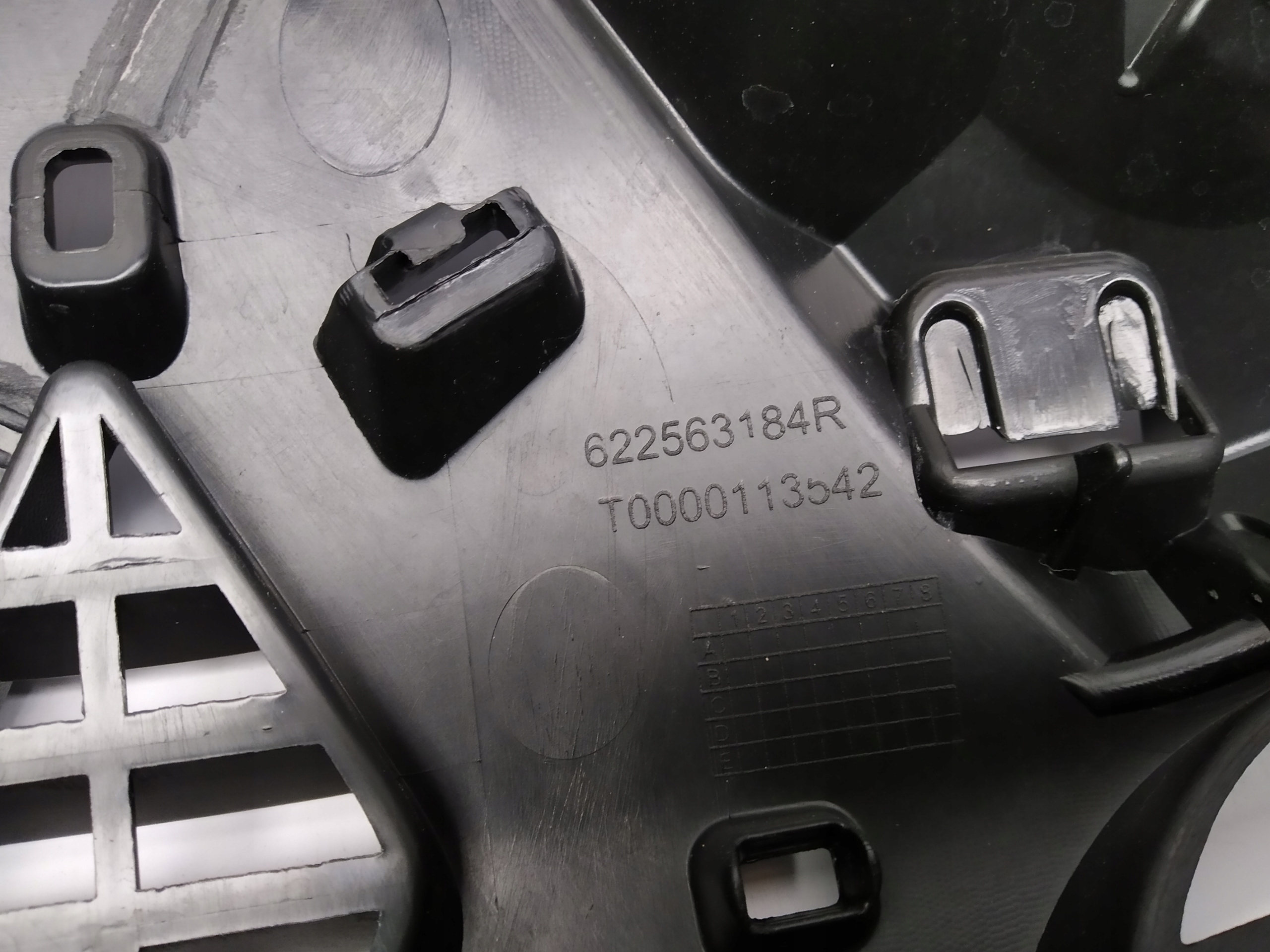 12-16r Renault Clio IV maska nárazníku předek