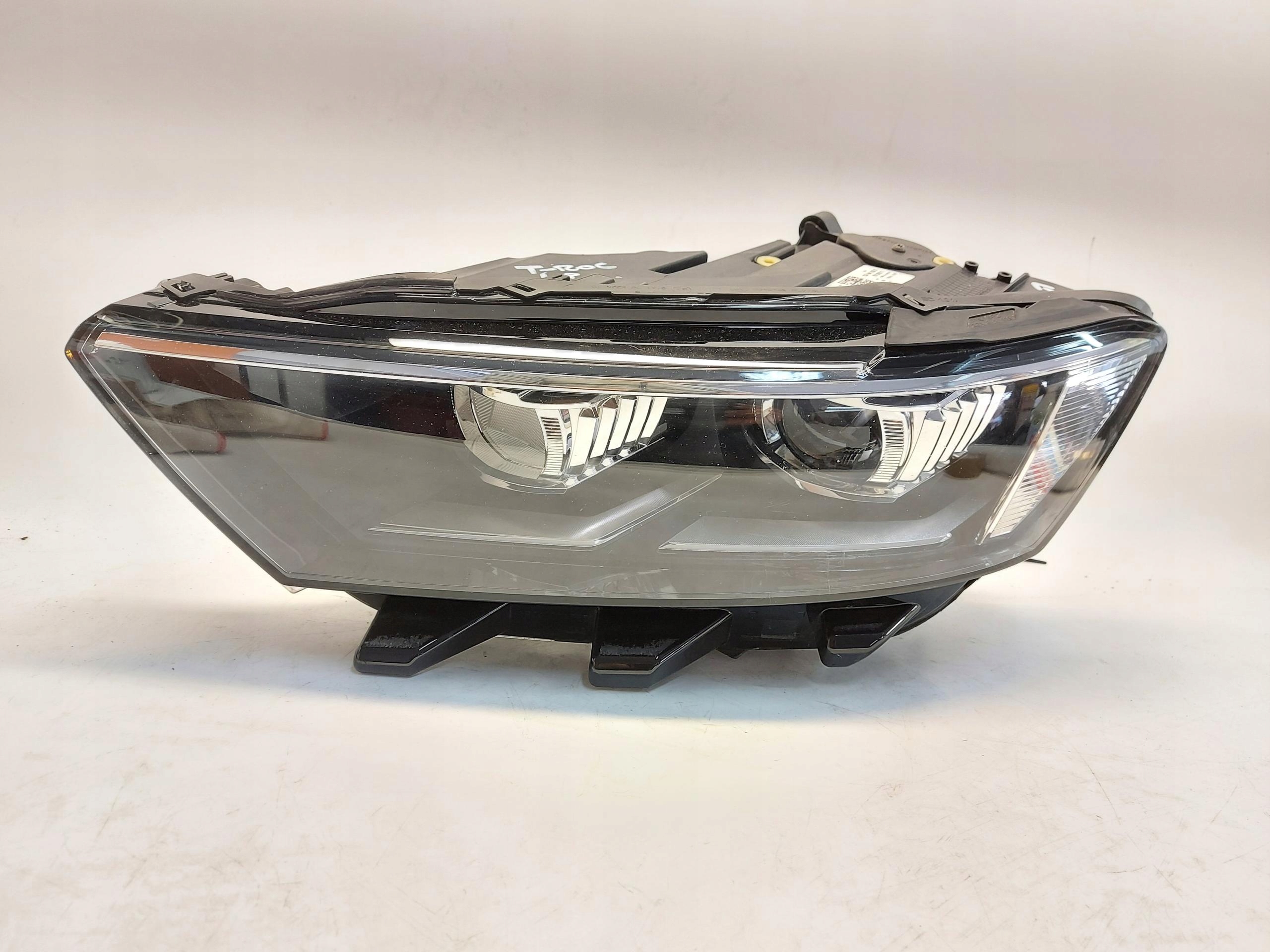 VW T-Roc light front right 2GA941035D