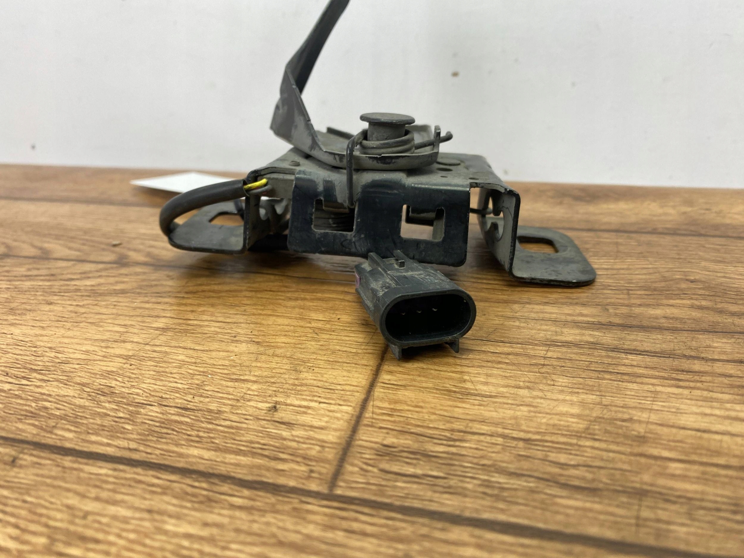 bonnet latch lock Chevrolet Corvette C6 2005+