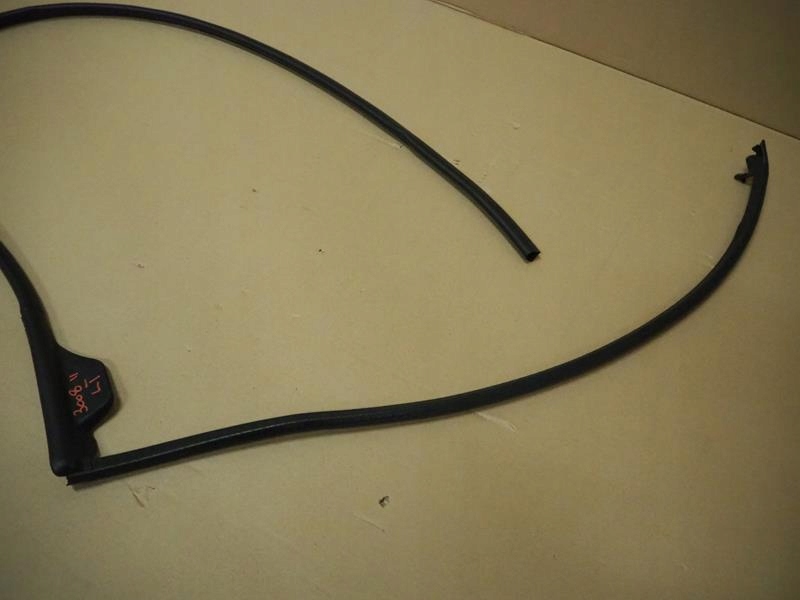 USZCZELKA DRZWI LEWY TYŁ PEUGEOT 3008 II Numer katalogowy części 9811258780