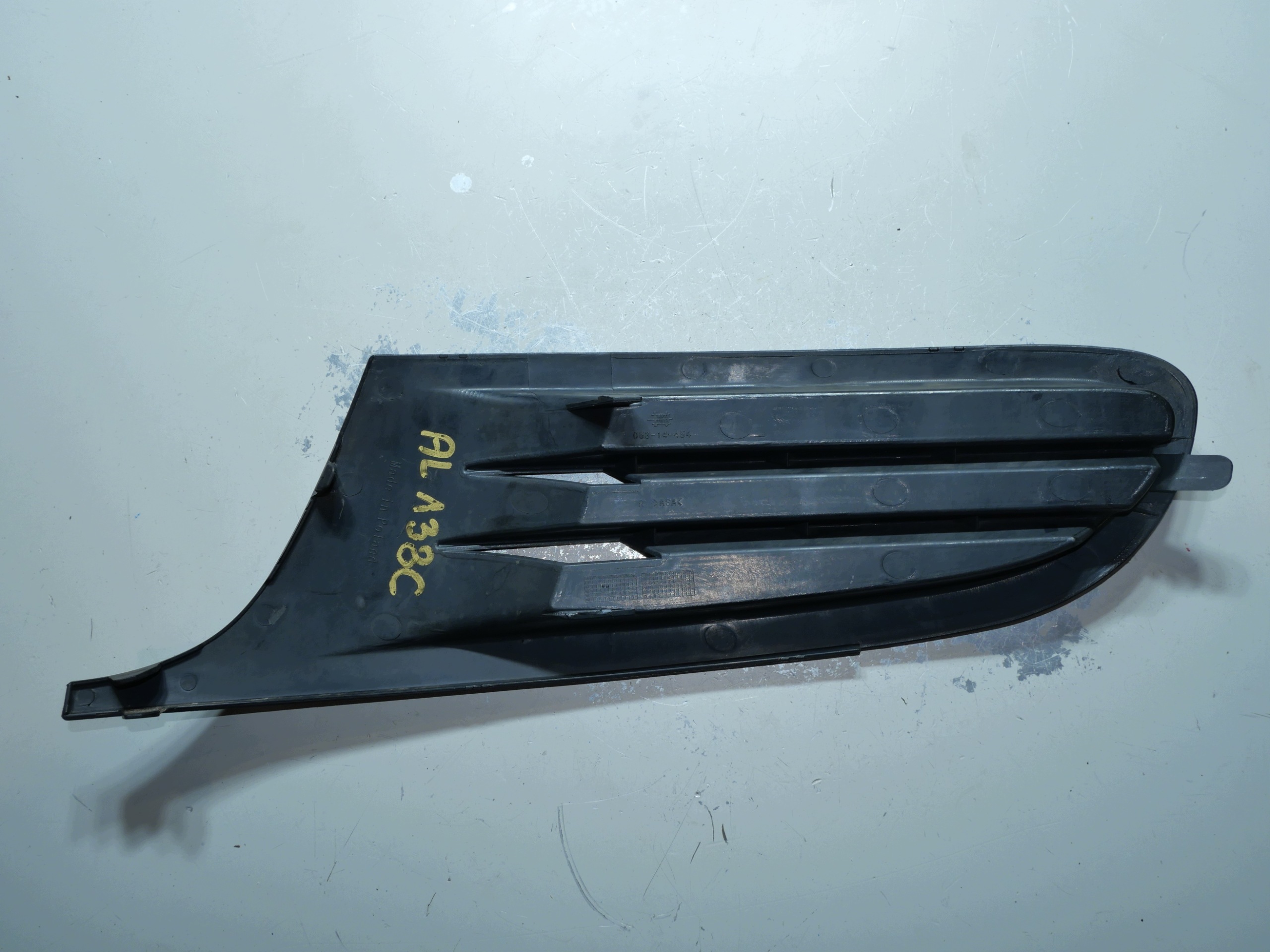 grid spoiler of a bumper GOLF VI right