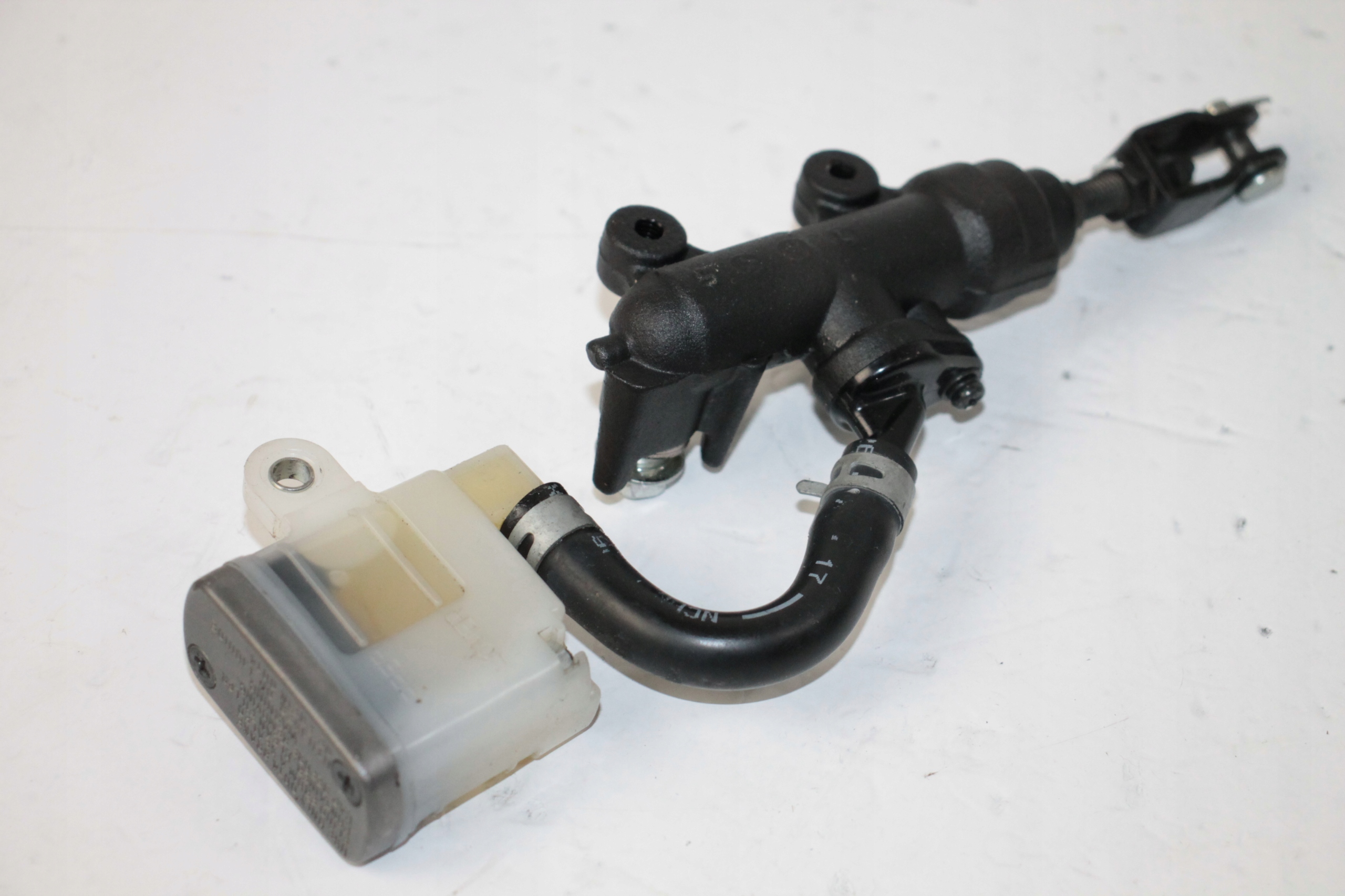 GSX-S750 79 - SUZUKI GSX-S 750 2017 + ГЛАВНЫЙ ЦИЛИНДР ЗАДНИЙ