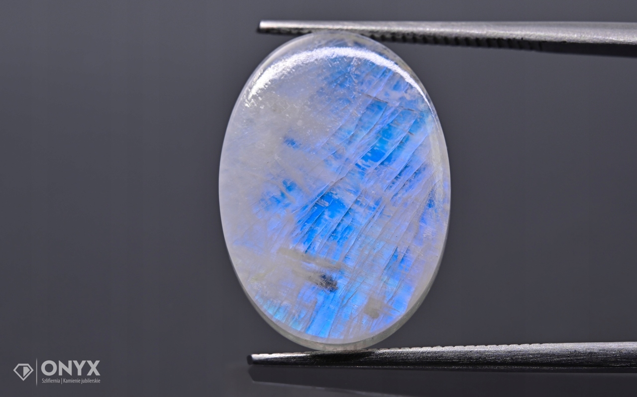 Měsíční kámen mělký ovál 18x13 mm