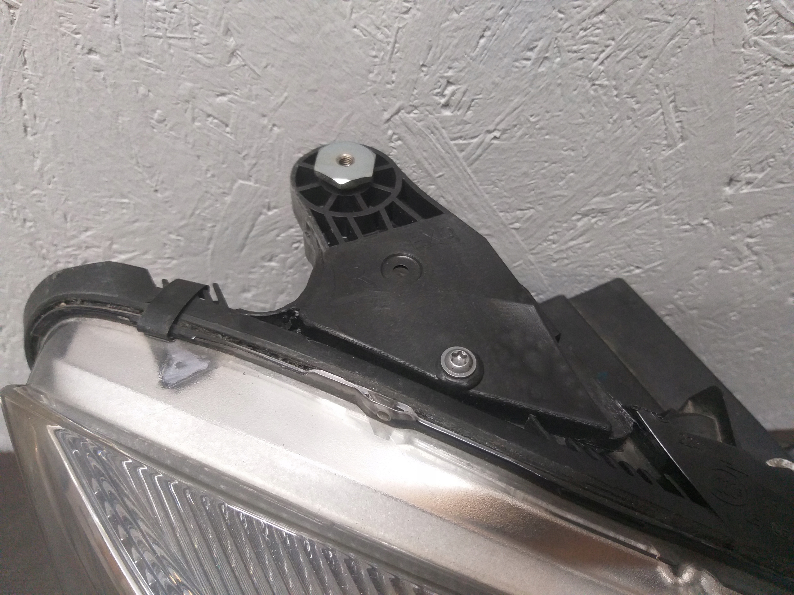 LIGHT RIGHT FRONT MERCEDES C KLASA W204 07-10 BI XENON POSITIONING