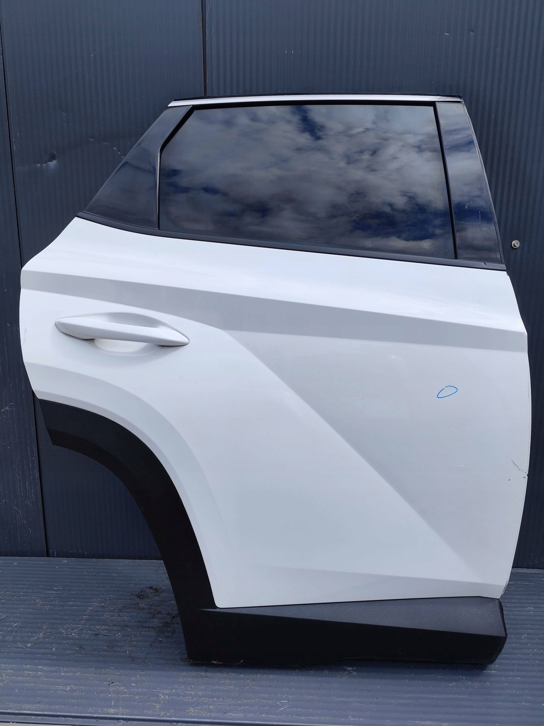 HYUNDAI TUCSON IV door rear part right complete