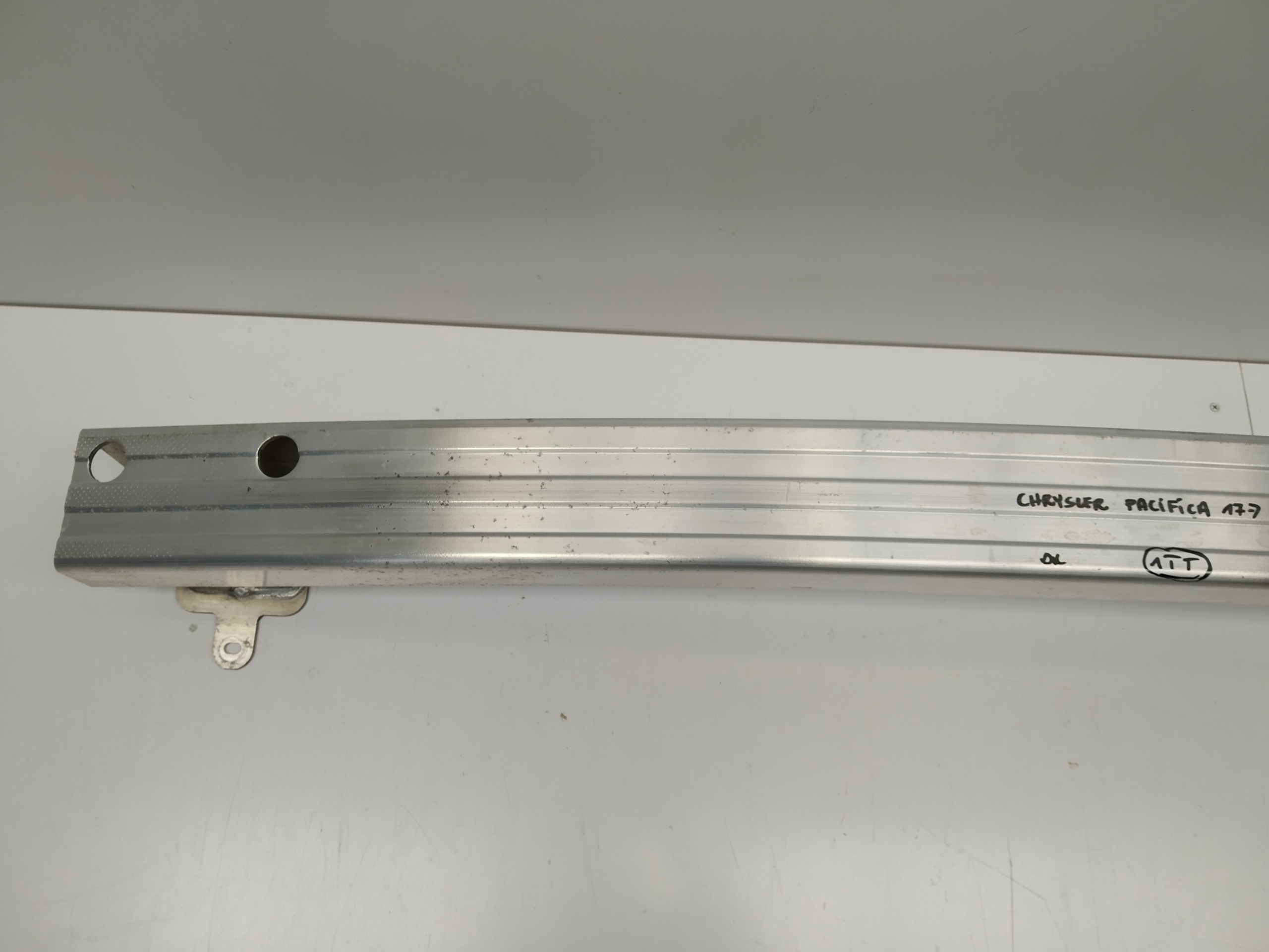 16+ Chrysler Pacifica ladna bumper support rear part originál