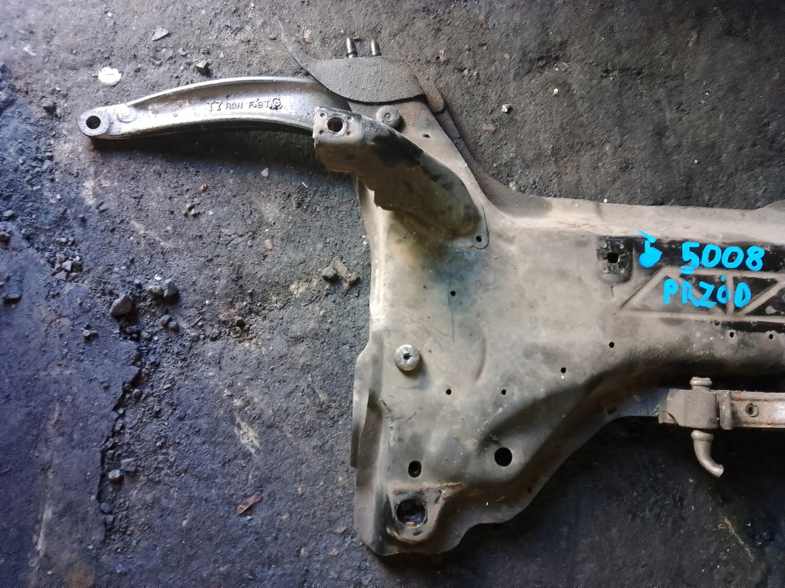 axle beam subframe axle beam front peugeot 5008 and