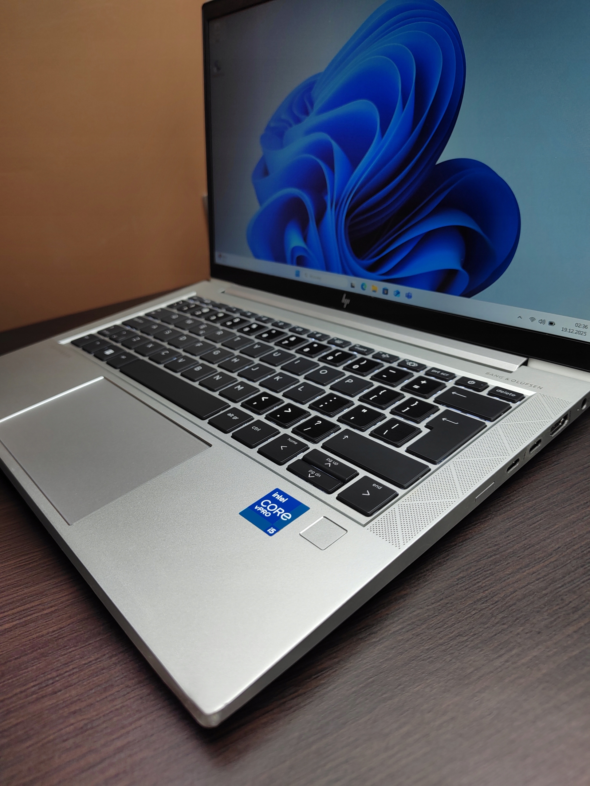 HP Elitebook 830 G8