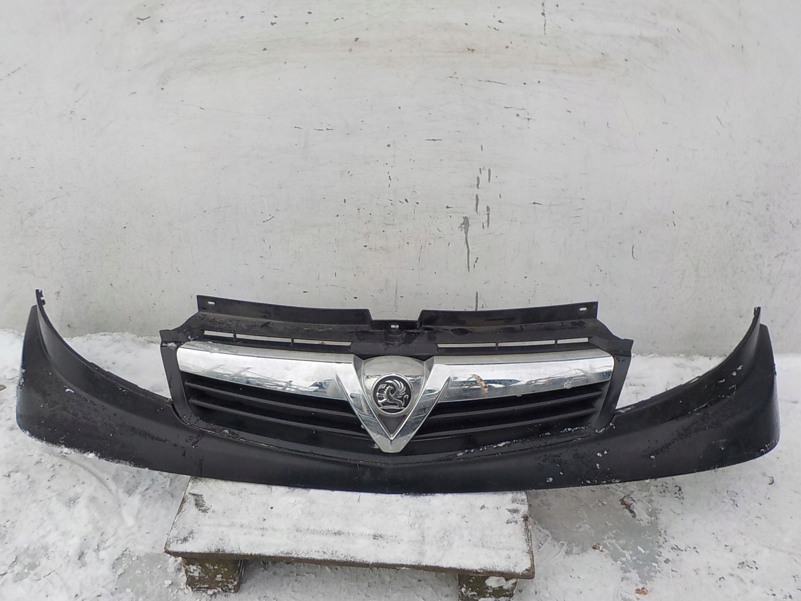 726 opel Vivaro I решетка радиатора