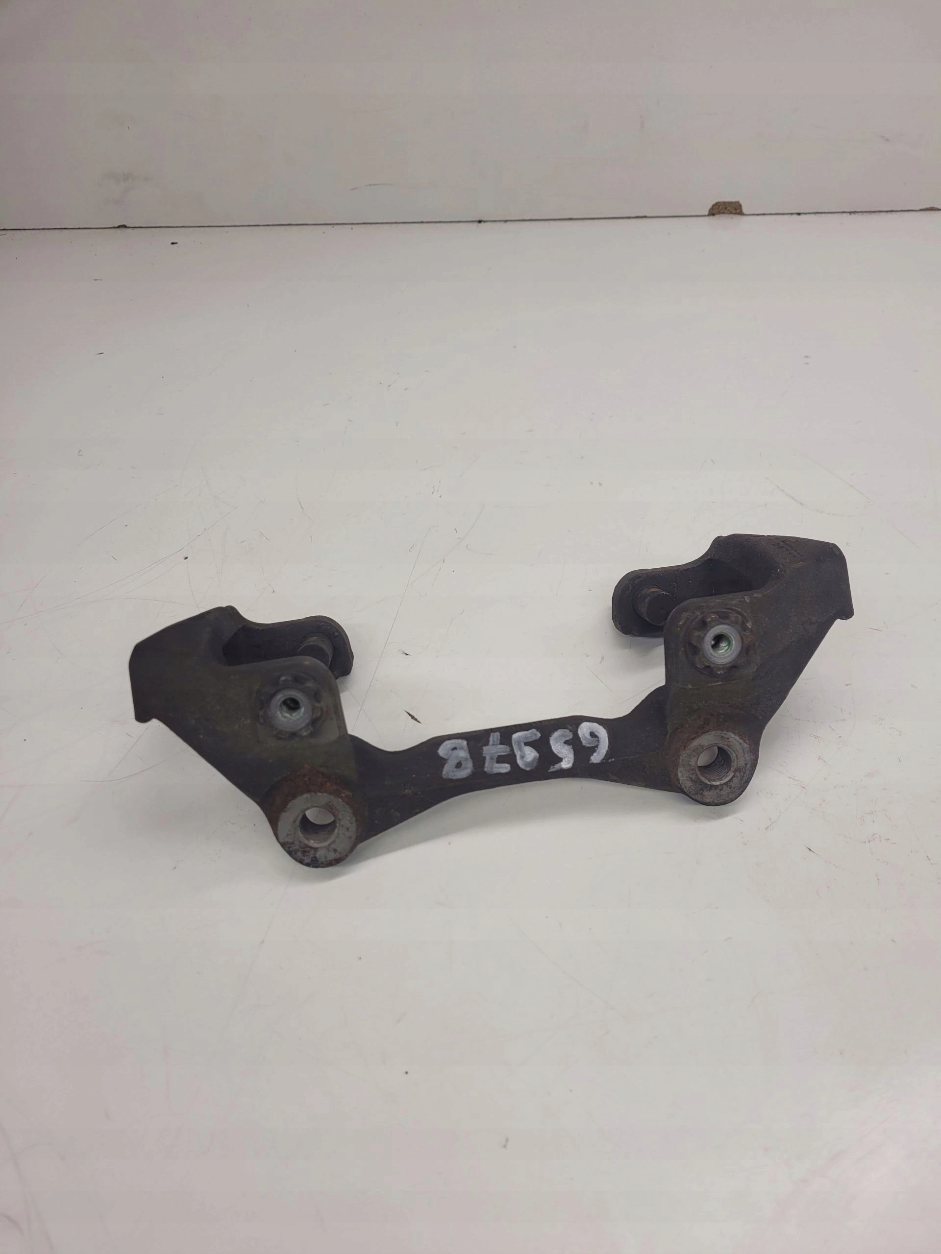 JARZMO třmenu předek AUDI A6 C7 A4 A5 6597B