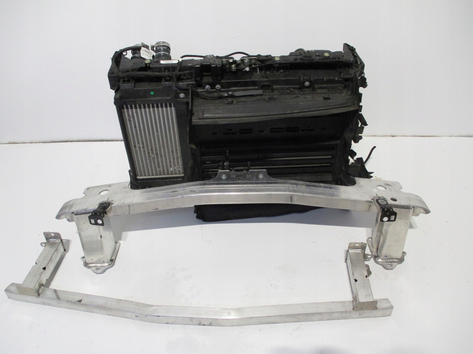 Pas przedni chłodnice CITROEN C4 III 22R 1,2THP