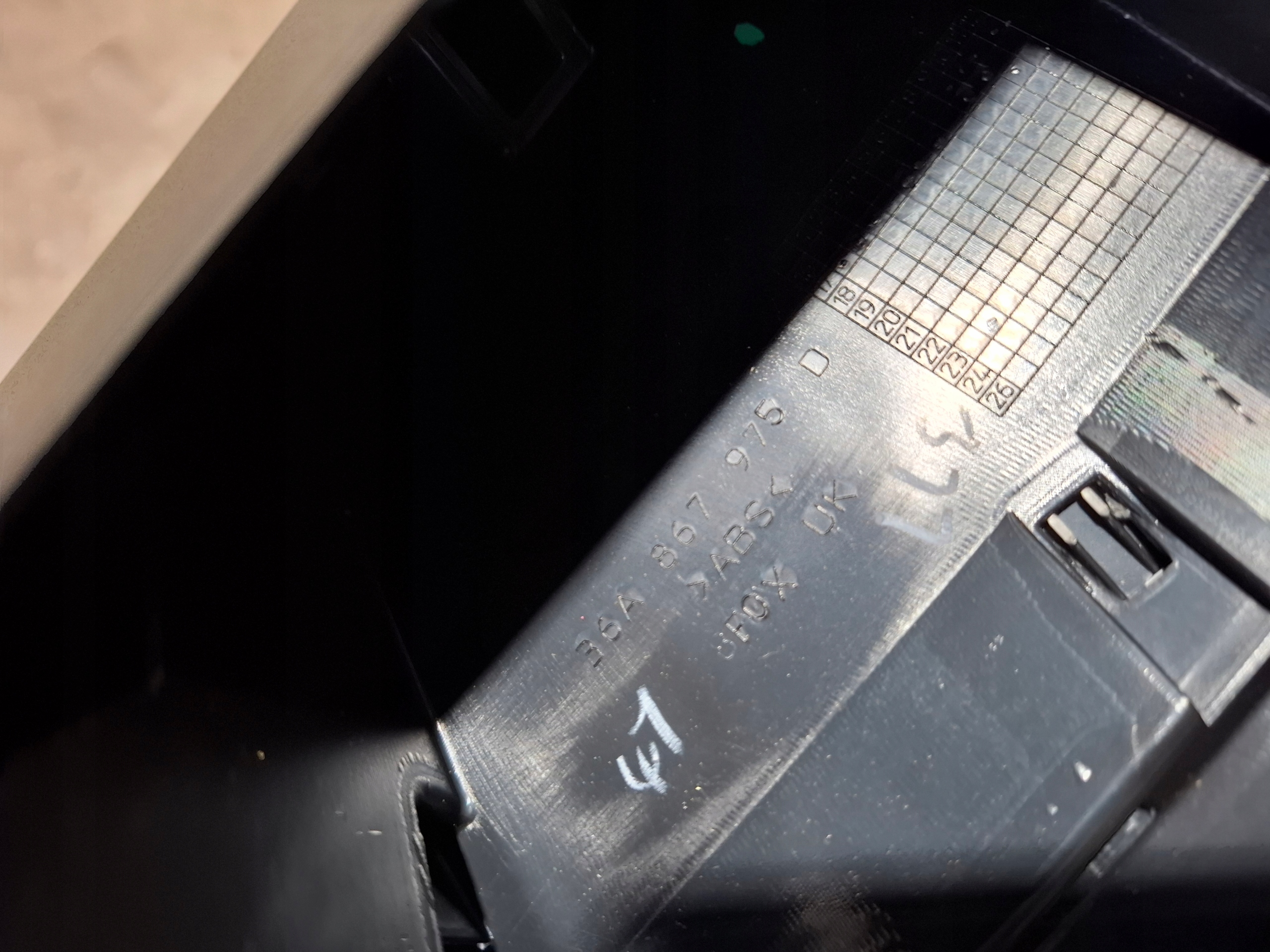 cover of the threshold boot BENTLEY BENTAYGA 36A867975D